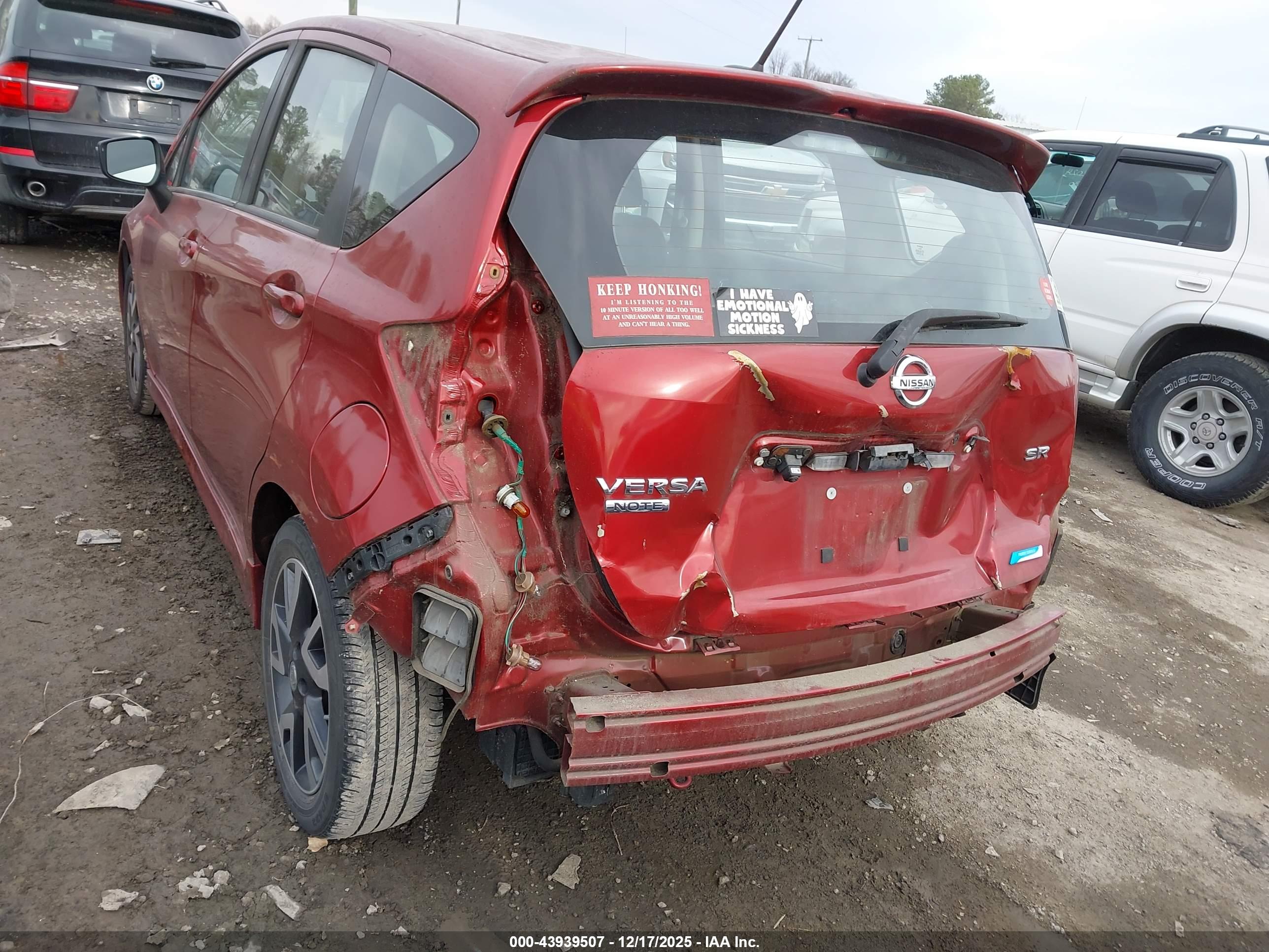NISSAN VERSA image 6