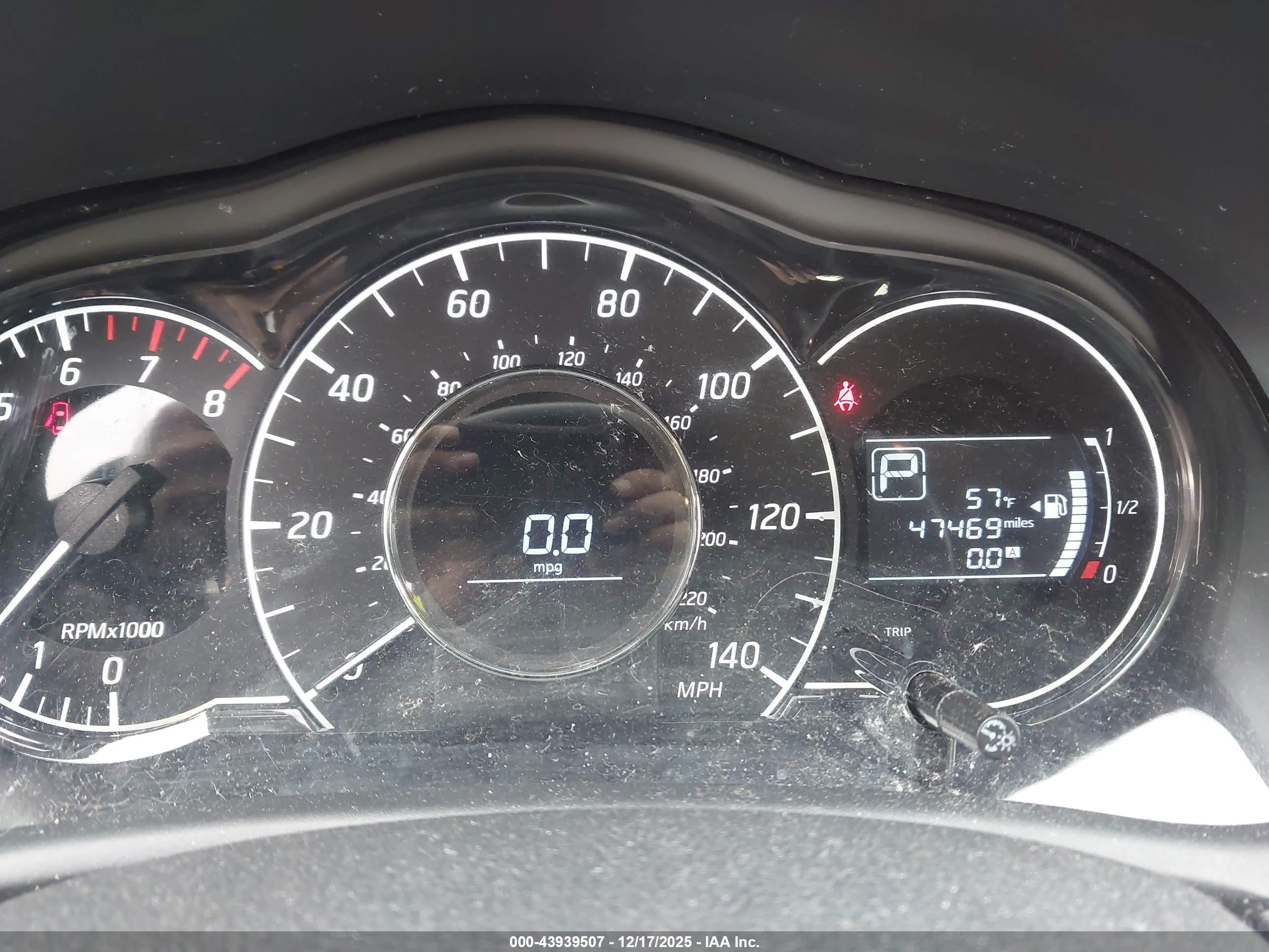 NISSAN VERSA image 7