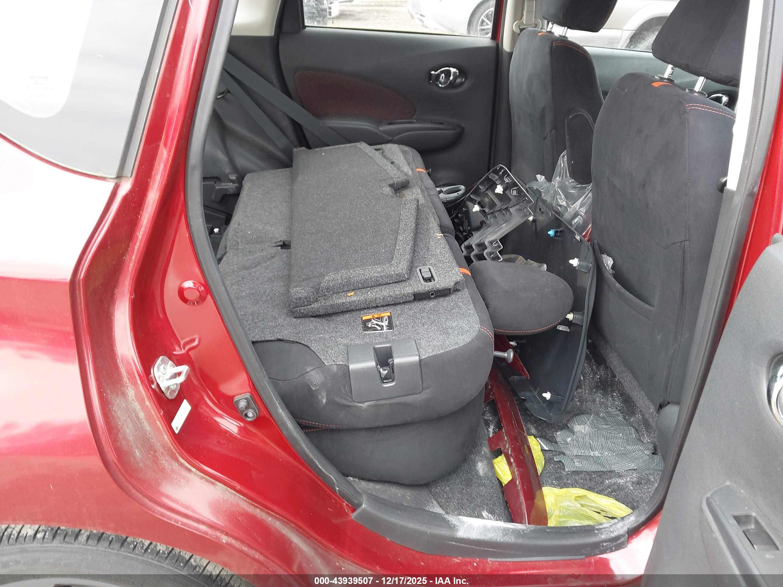 NISSAN VERSA image 8