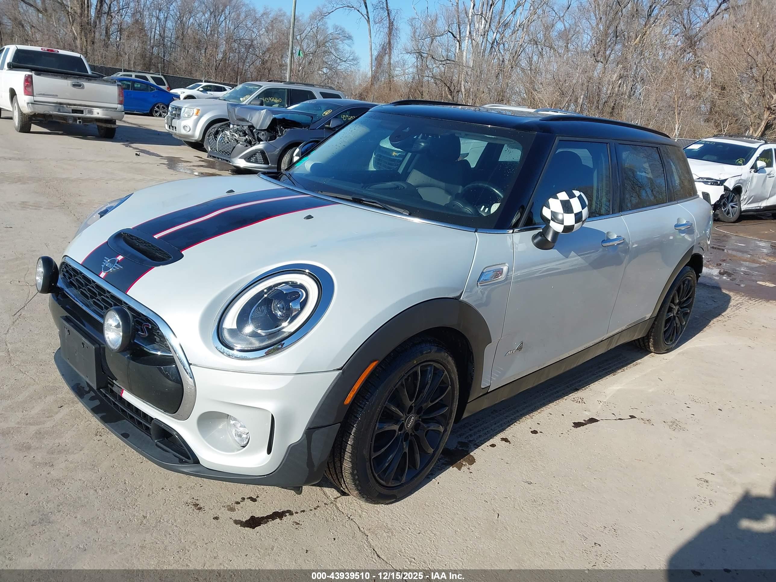 MINI CLUBMAN image 2