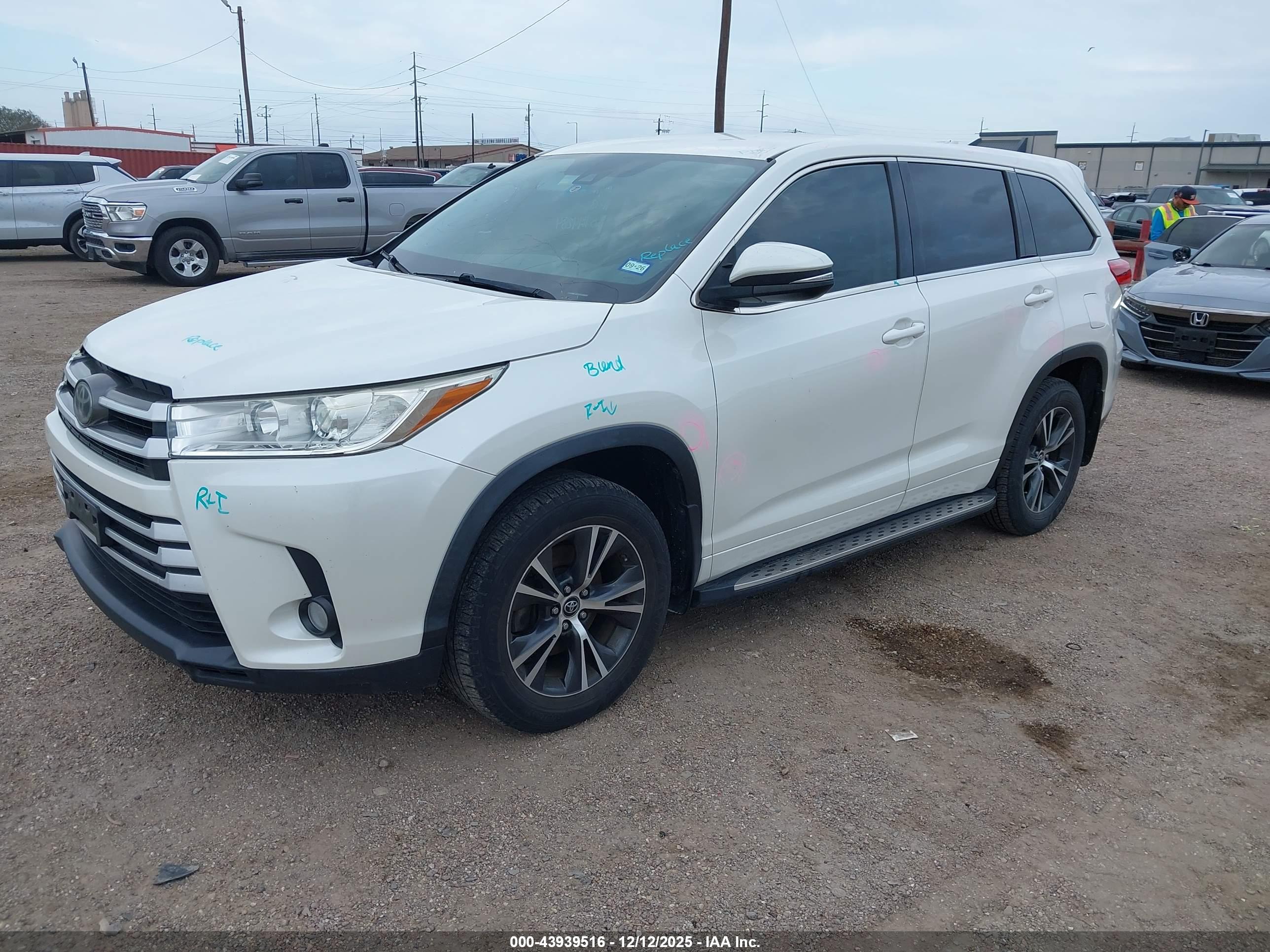 TOYOTA HIGHLANDER image 2