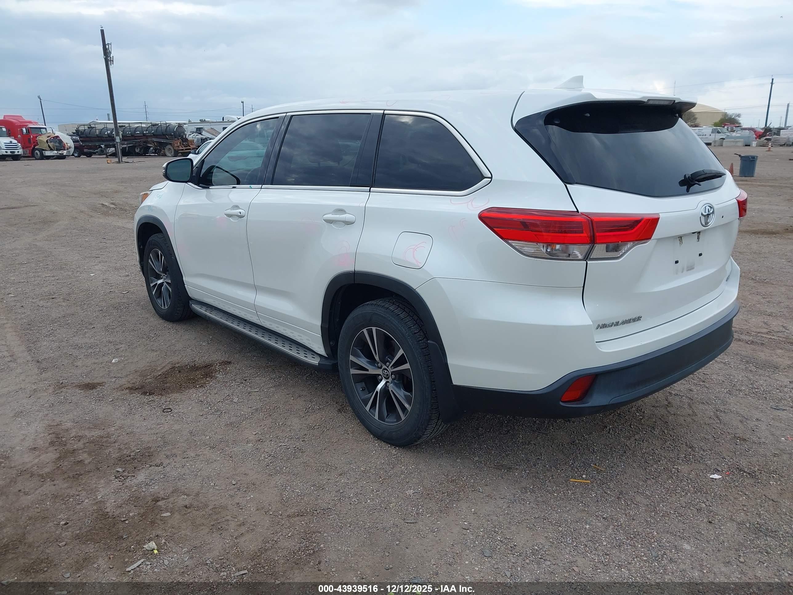 TOYOTA HIGHLANDER image 3