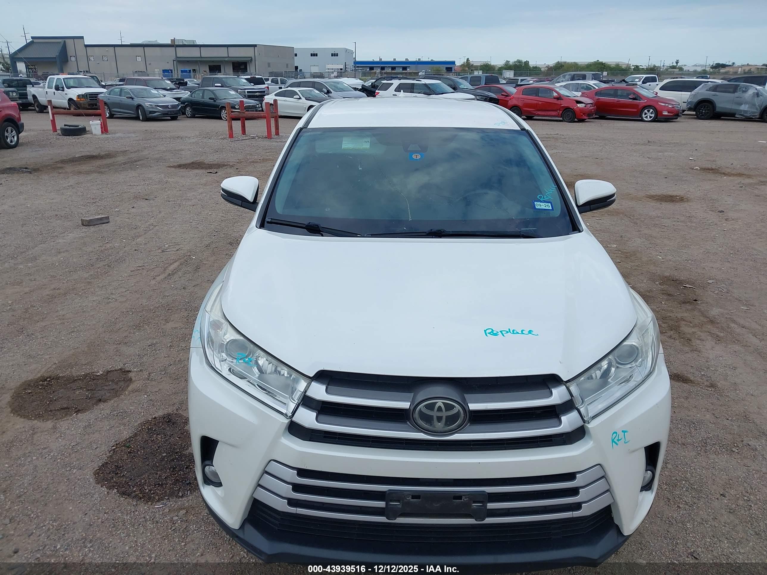 TOYOTA HIGHLANDER image 6