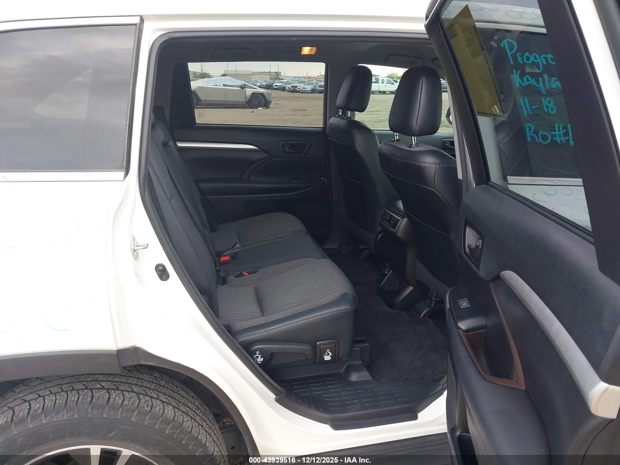 TOYOTA HIGHLANDER image 8