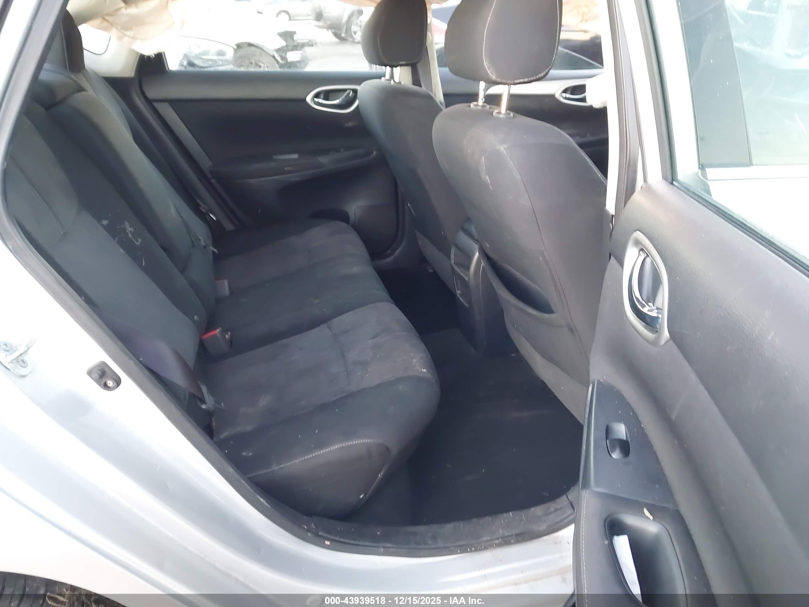 NISSAN SENTRA image 8