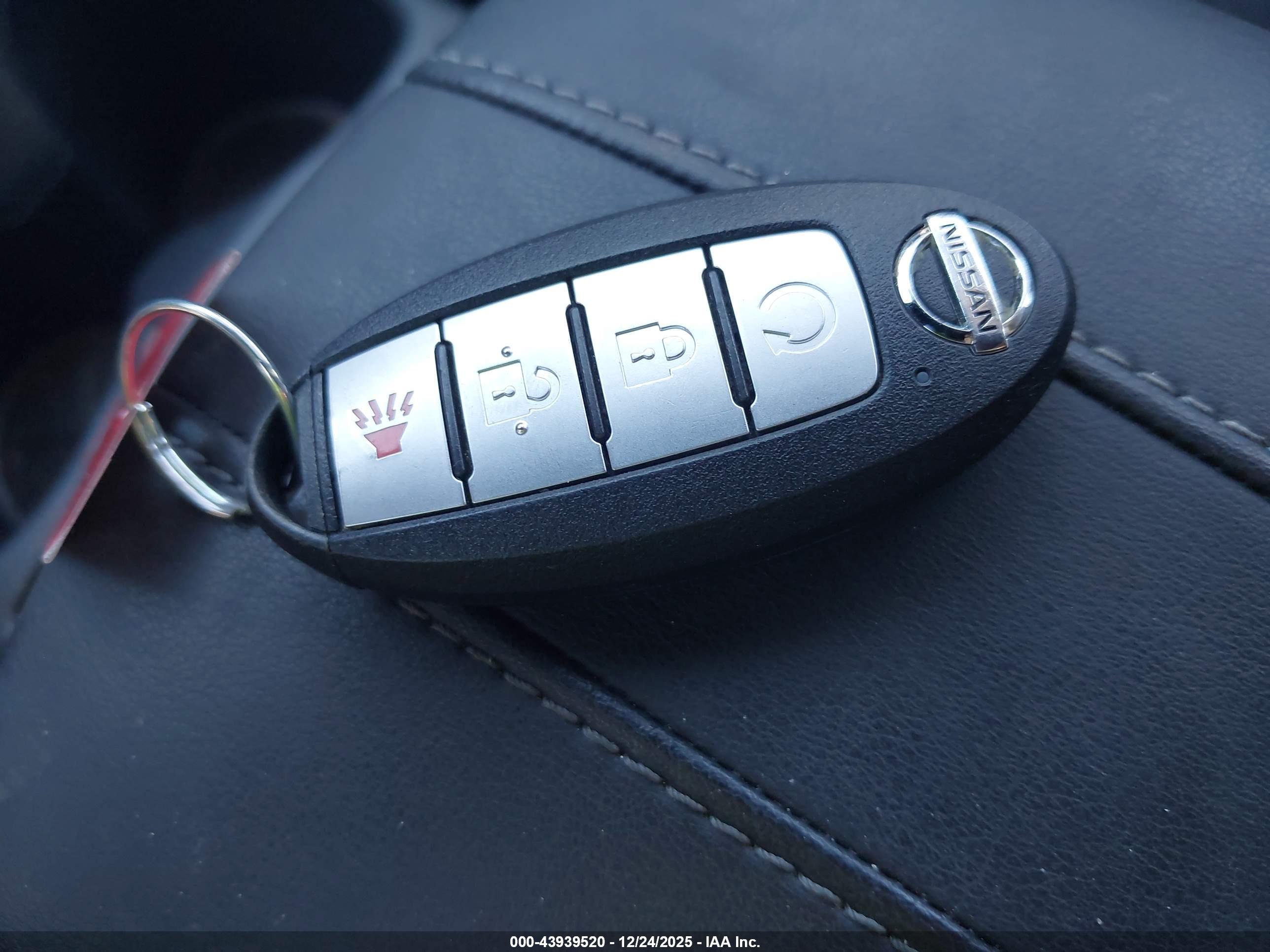 NISSAN ROGUE image 11