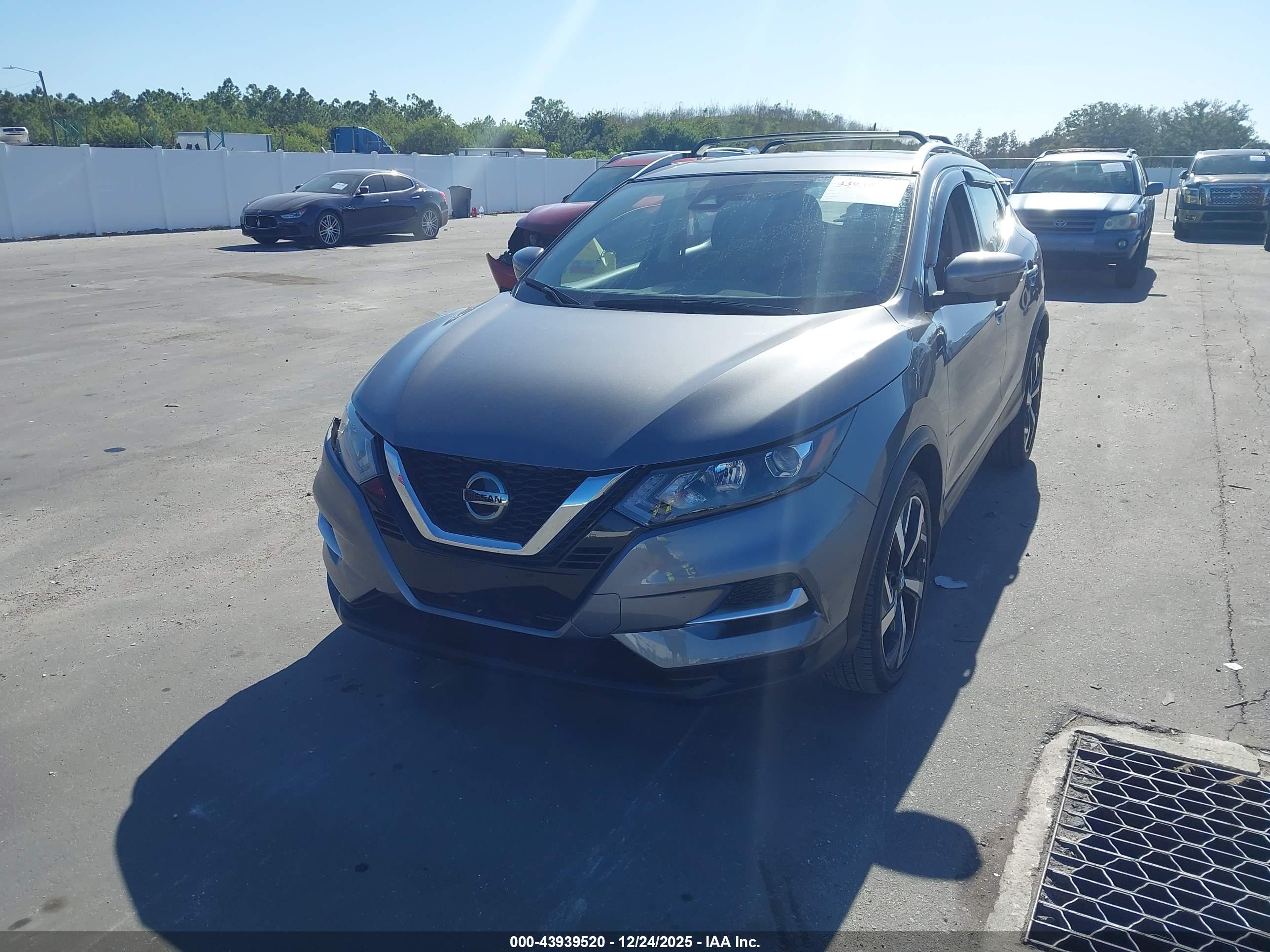 NISSAN ROGUE image 2
