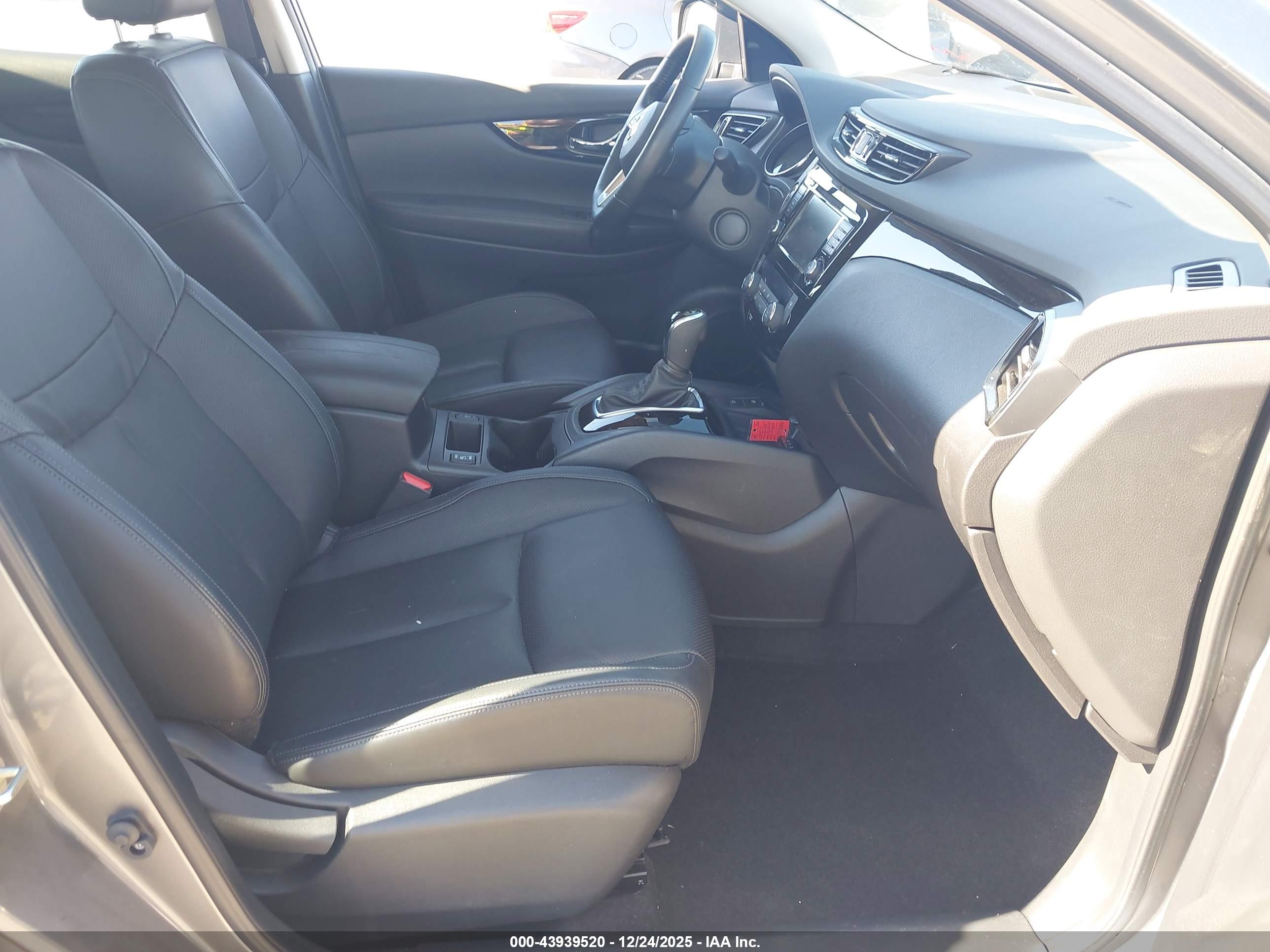NISSAN ROGUE image 5