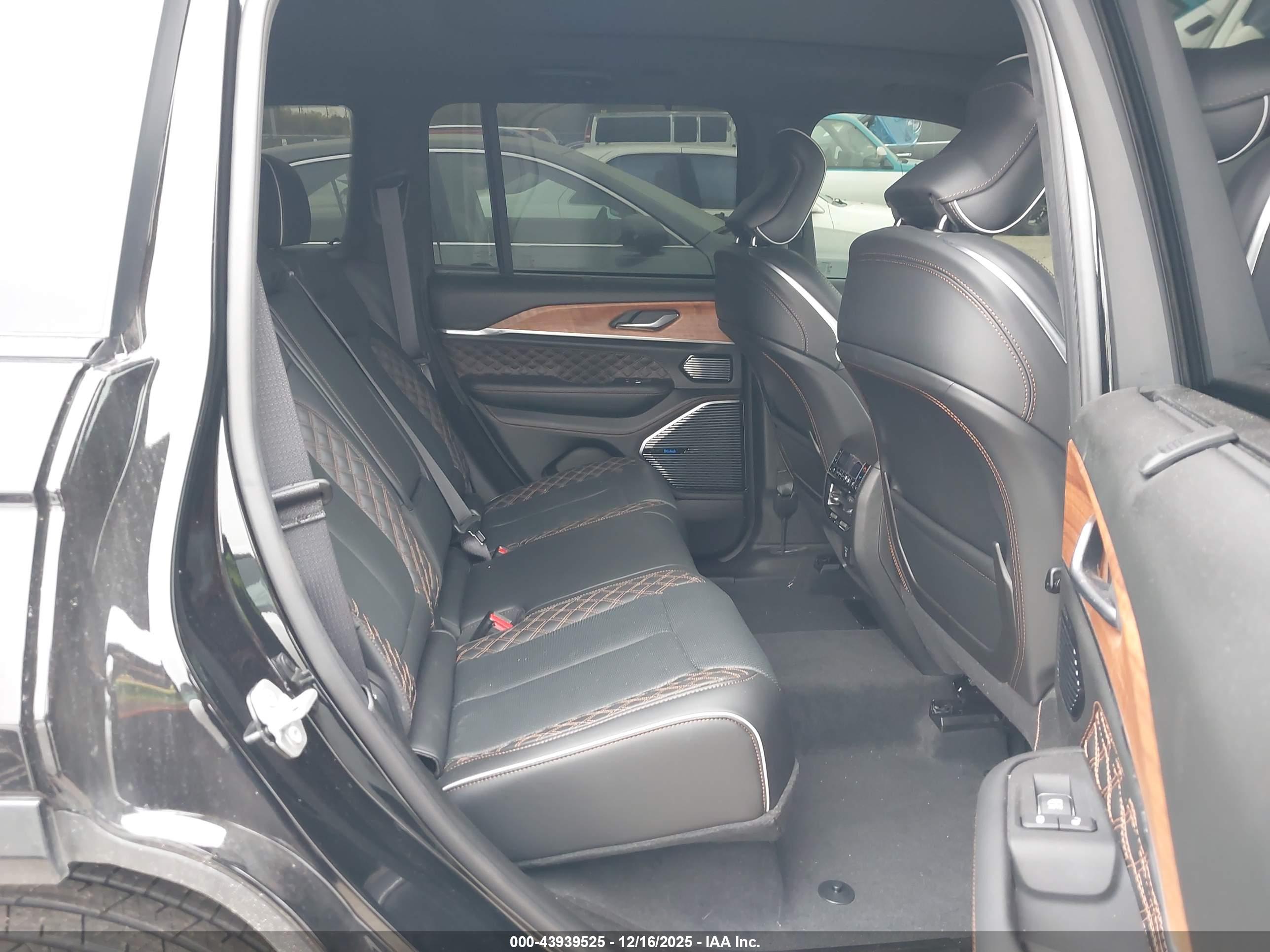 JEEP GRAND image 8