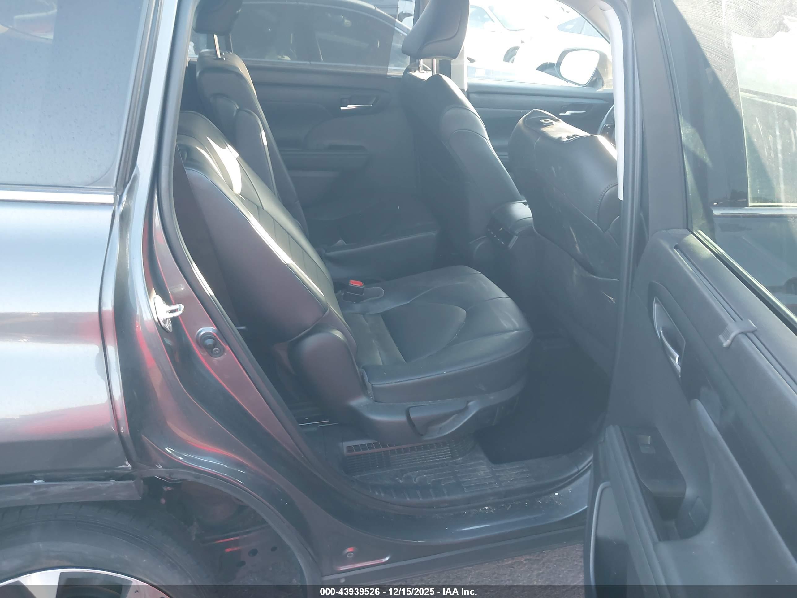 TOYOTA HIGHLANDER image 8