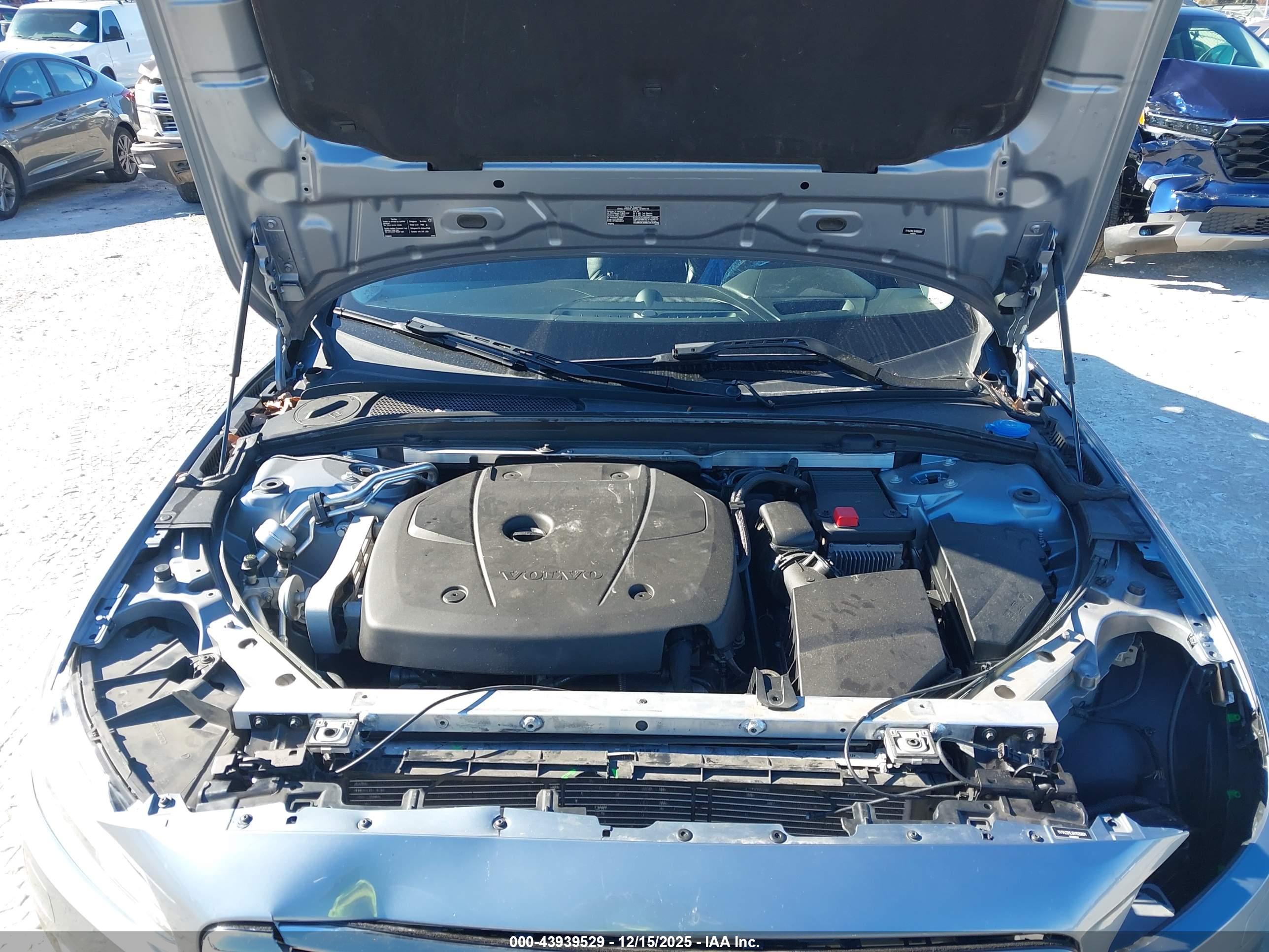 VOLVO S90 image 10