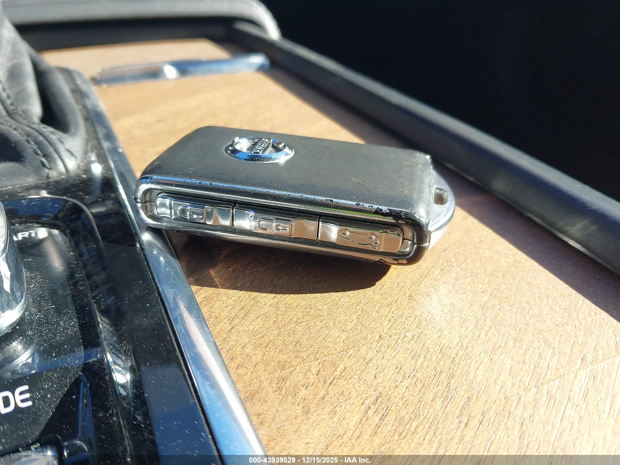 VOLVO S90 image 11