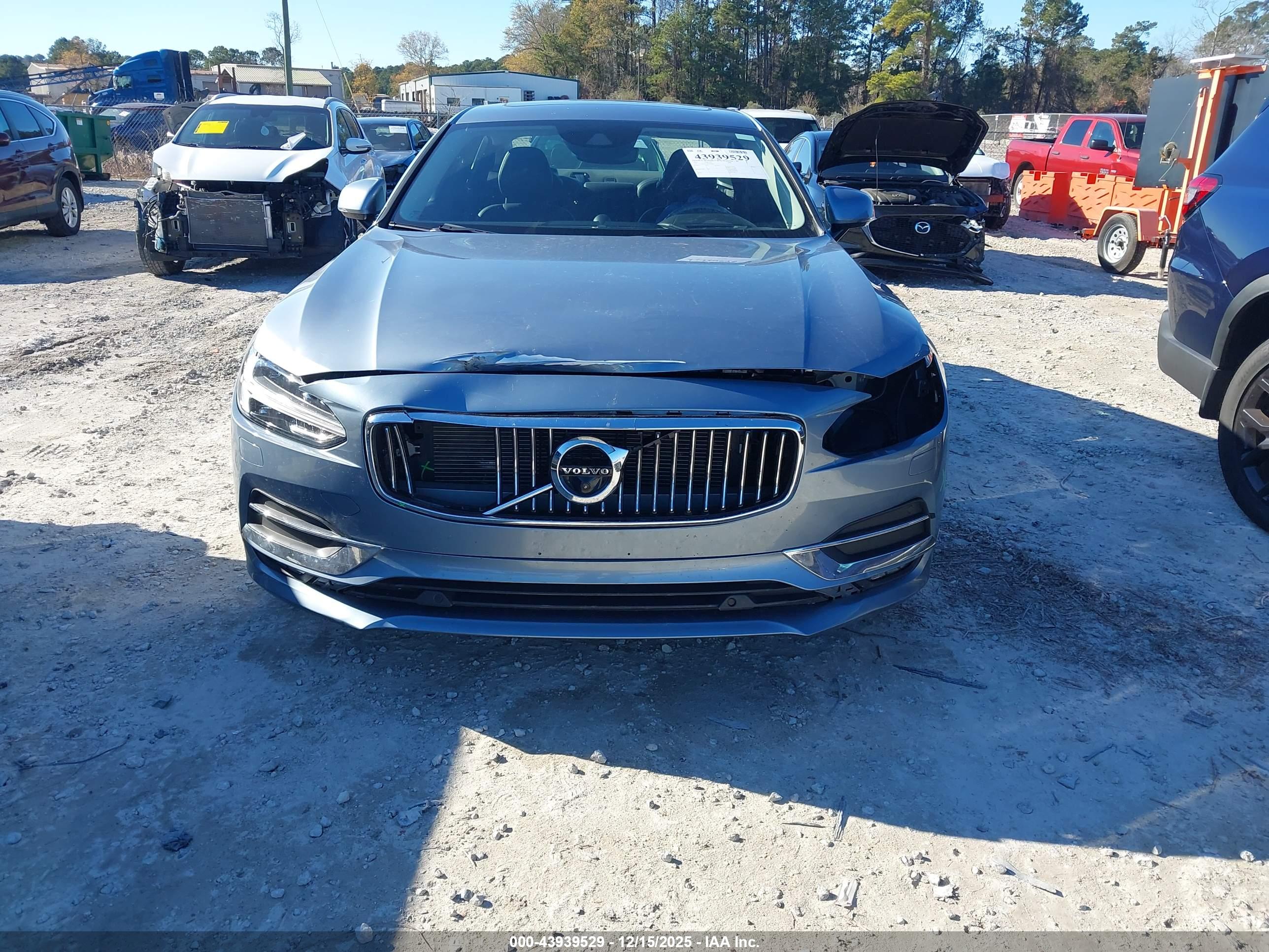 VOLVO S90 image 6