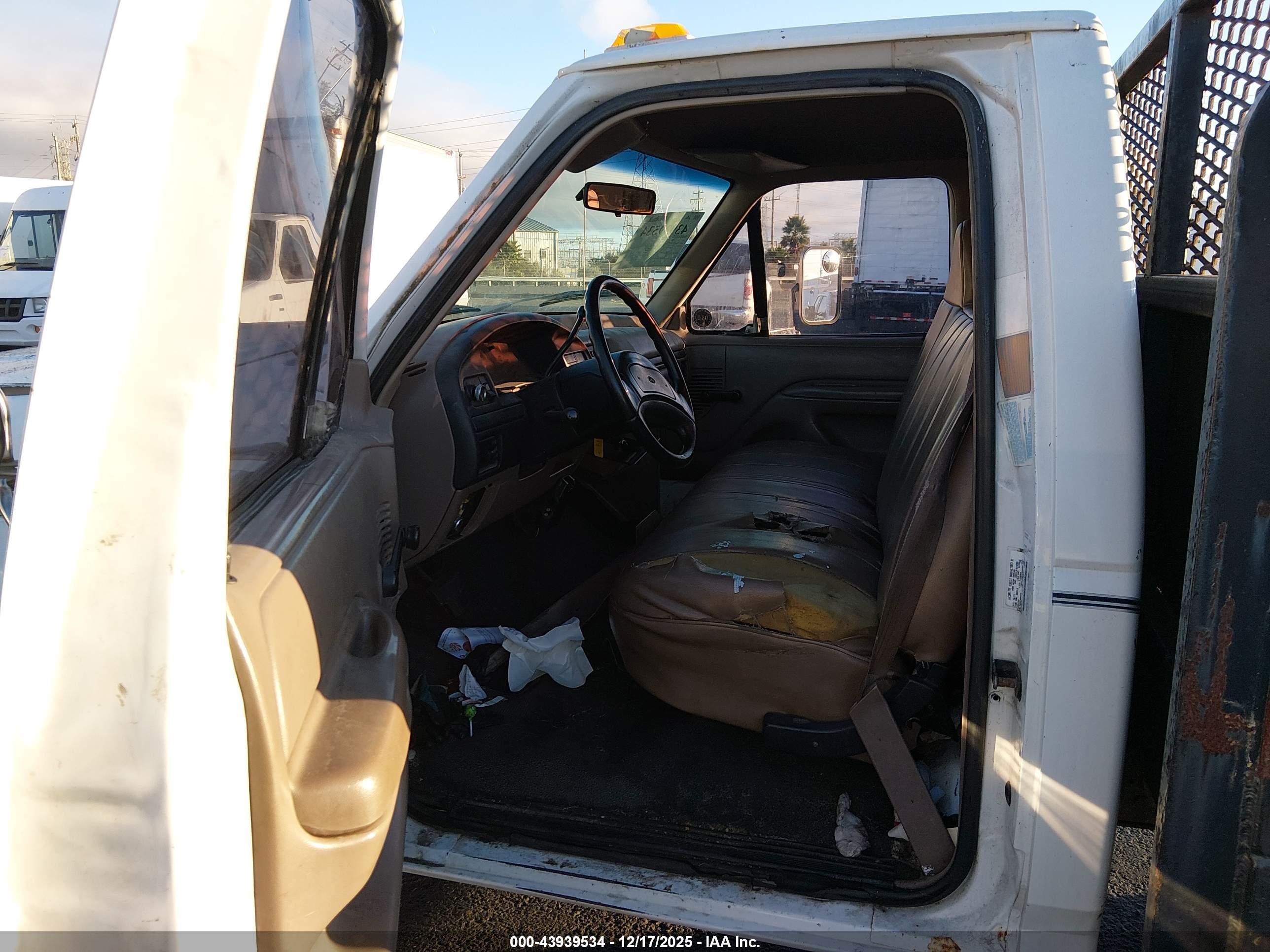 FORD F image 8