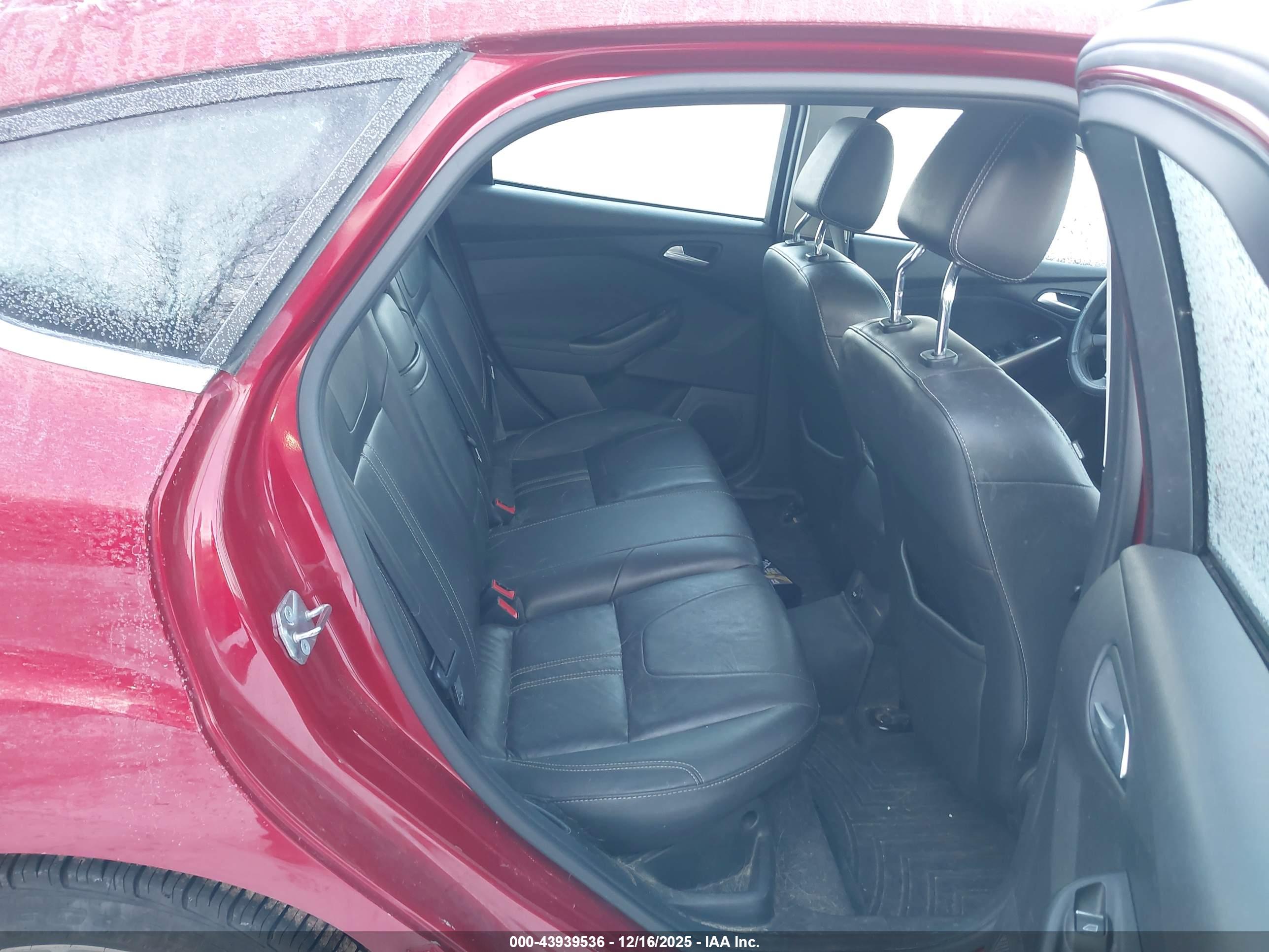 FORD FOCUS image 8