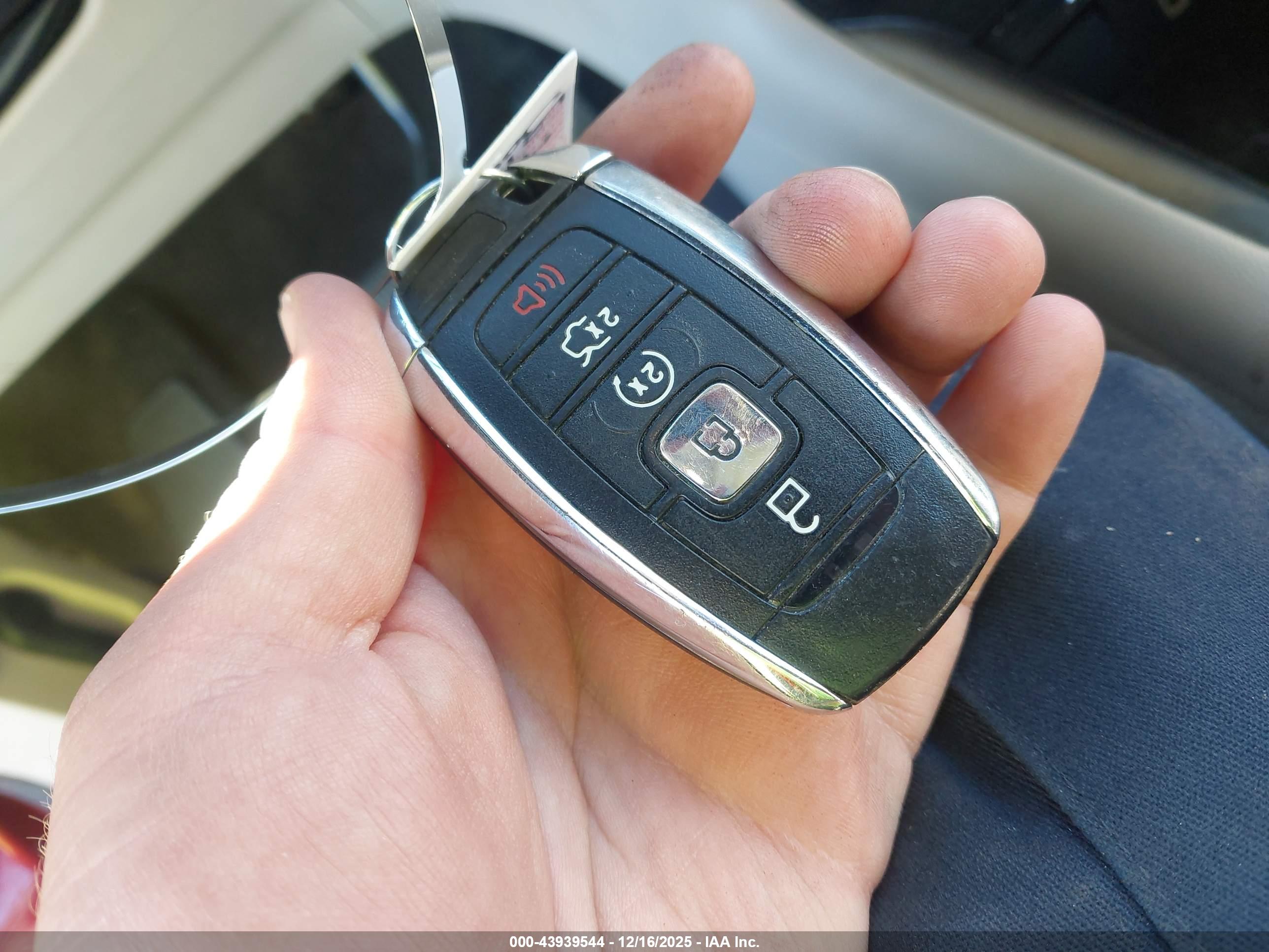 LINCOLN MKC image 11