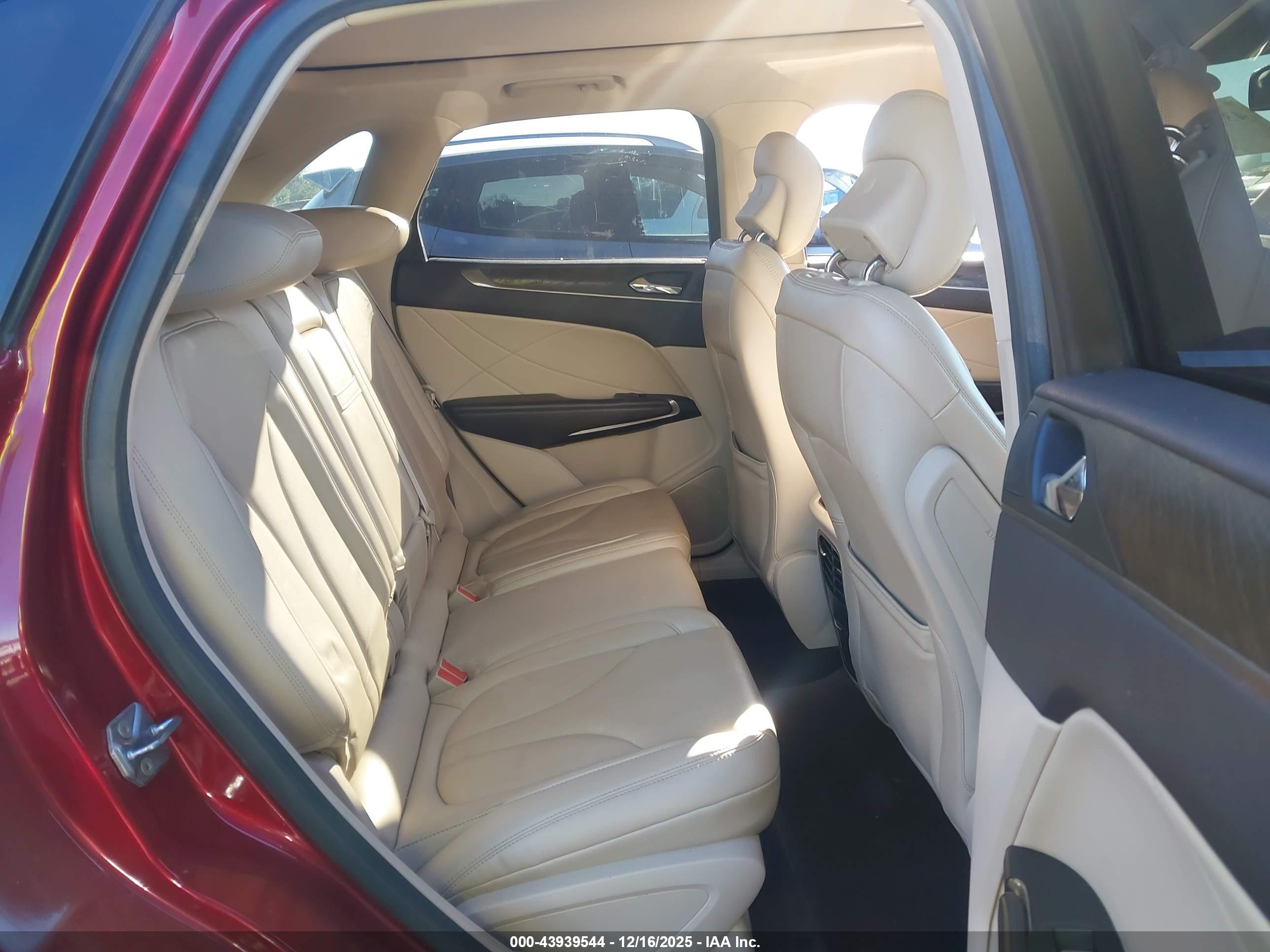LINCOLN MKC image 8