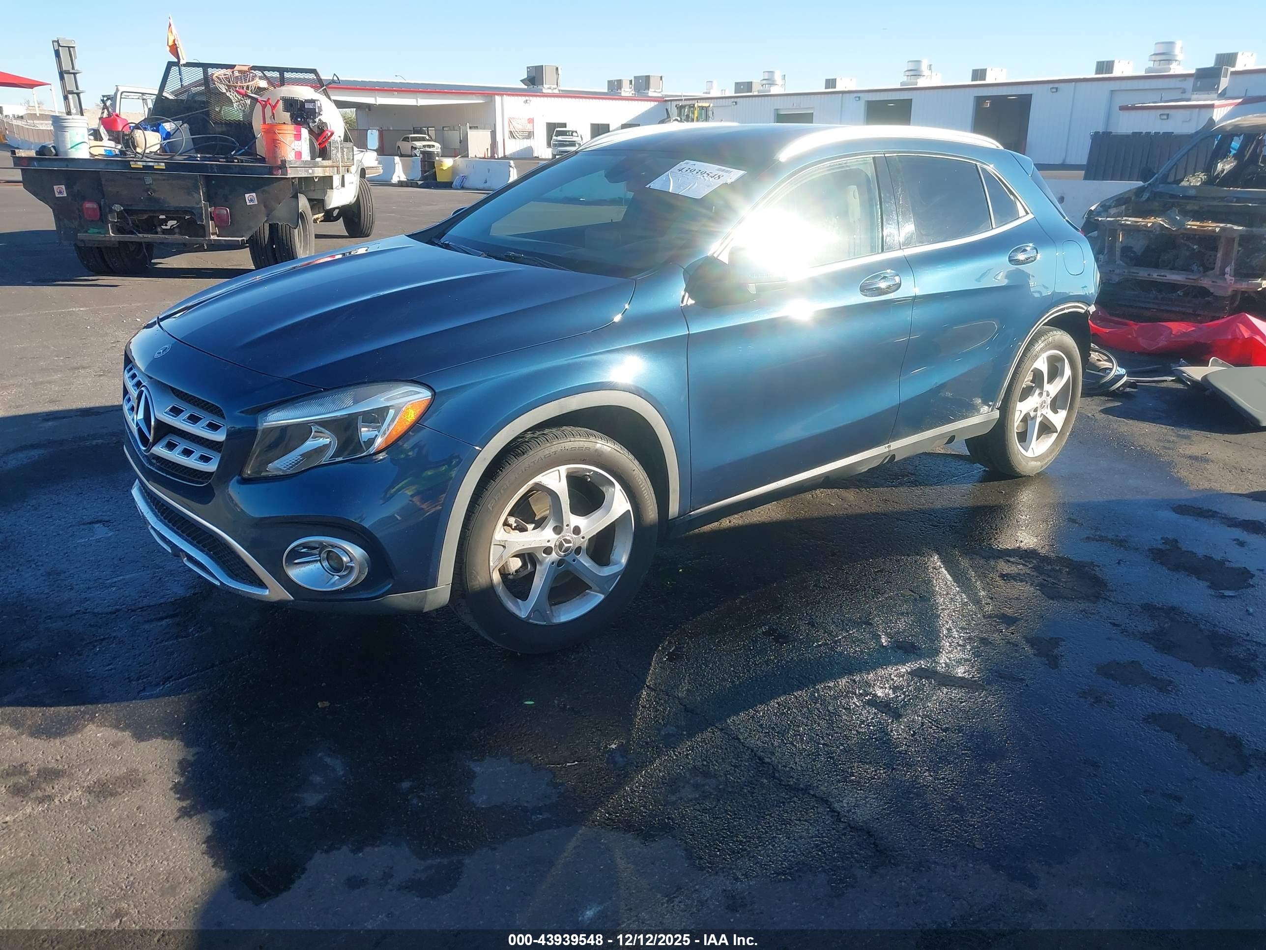 MERCEDES-BENZ GLA image 2