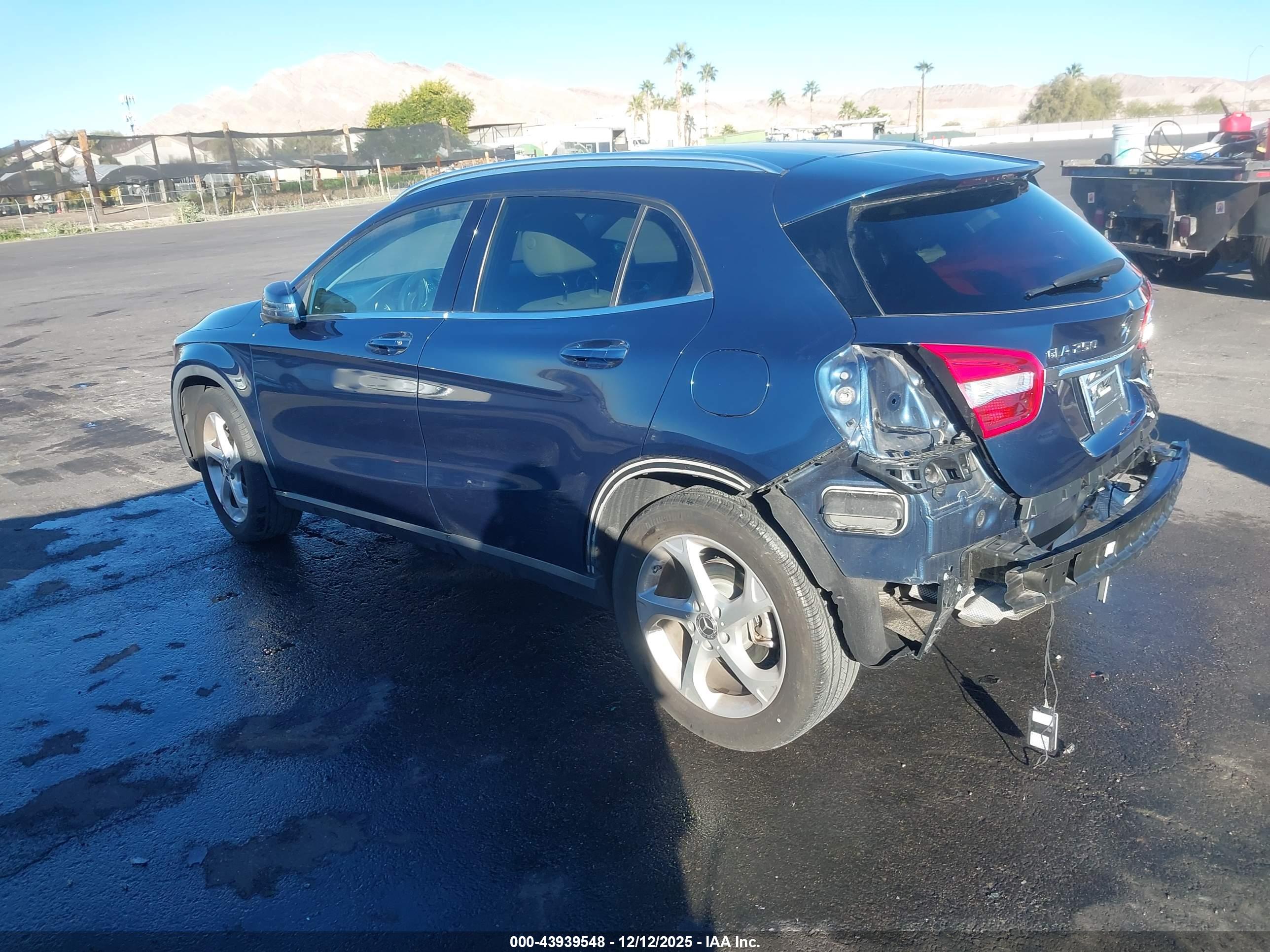MERCEDES-BENZ GLA image 3