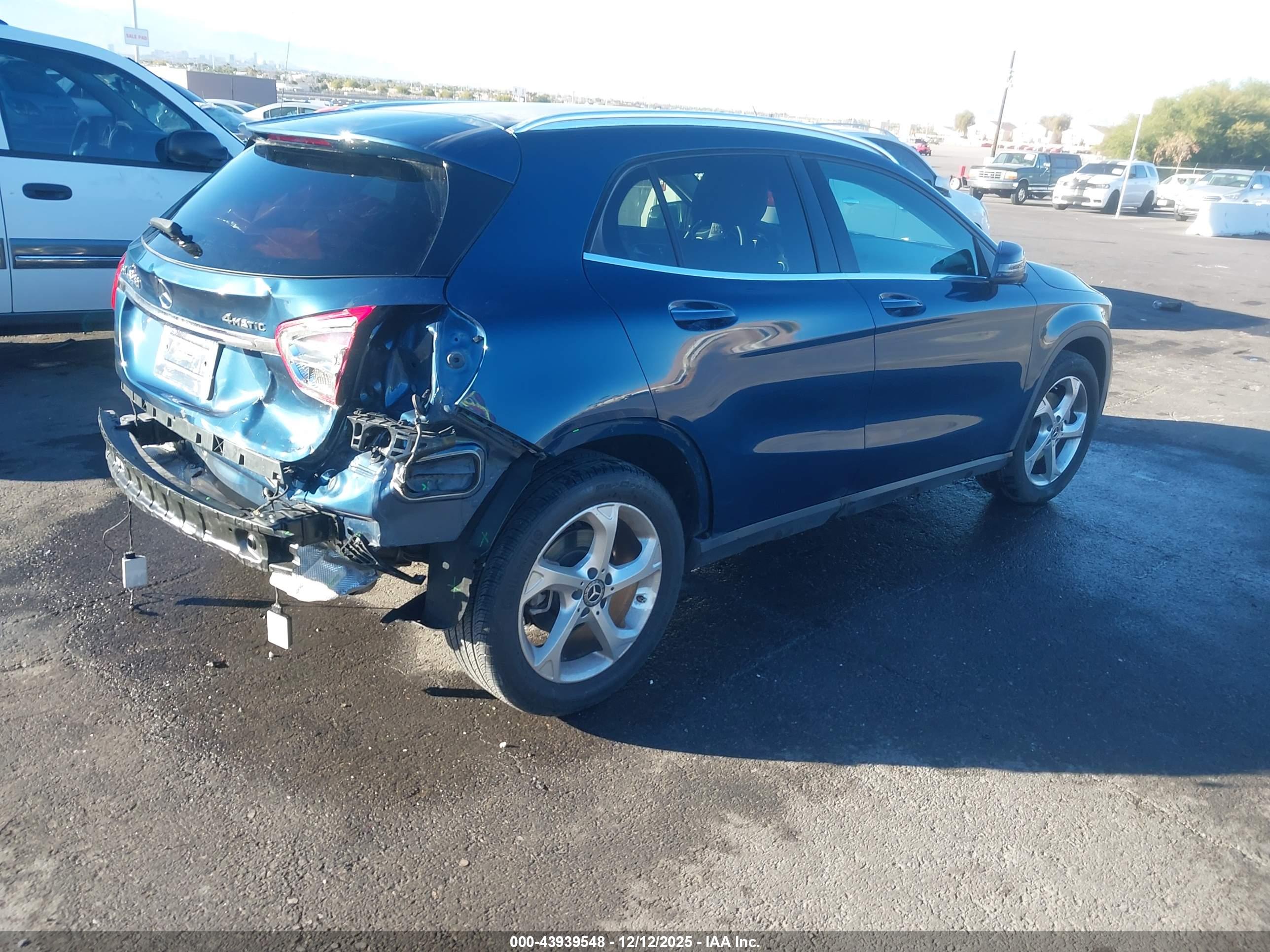 MERCEDES-BENZ GLA image 4