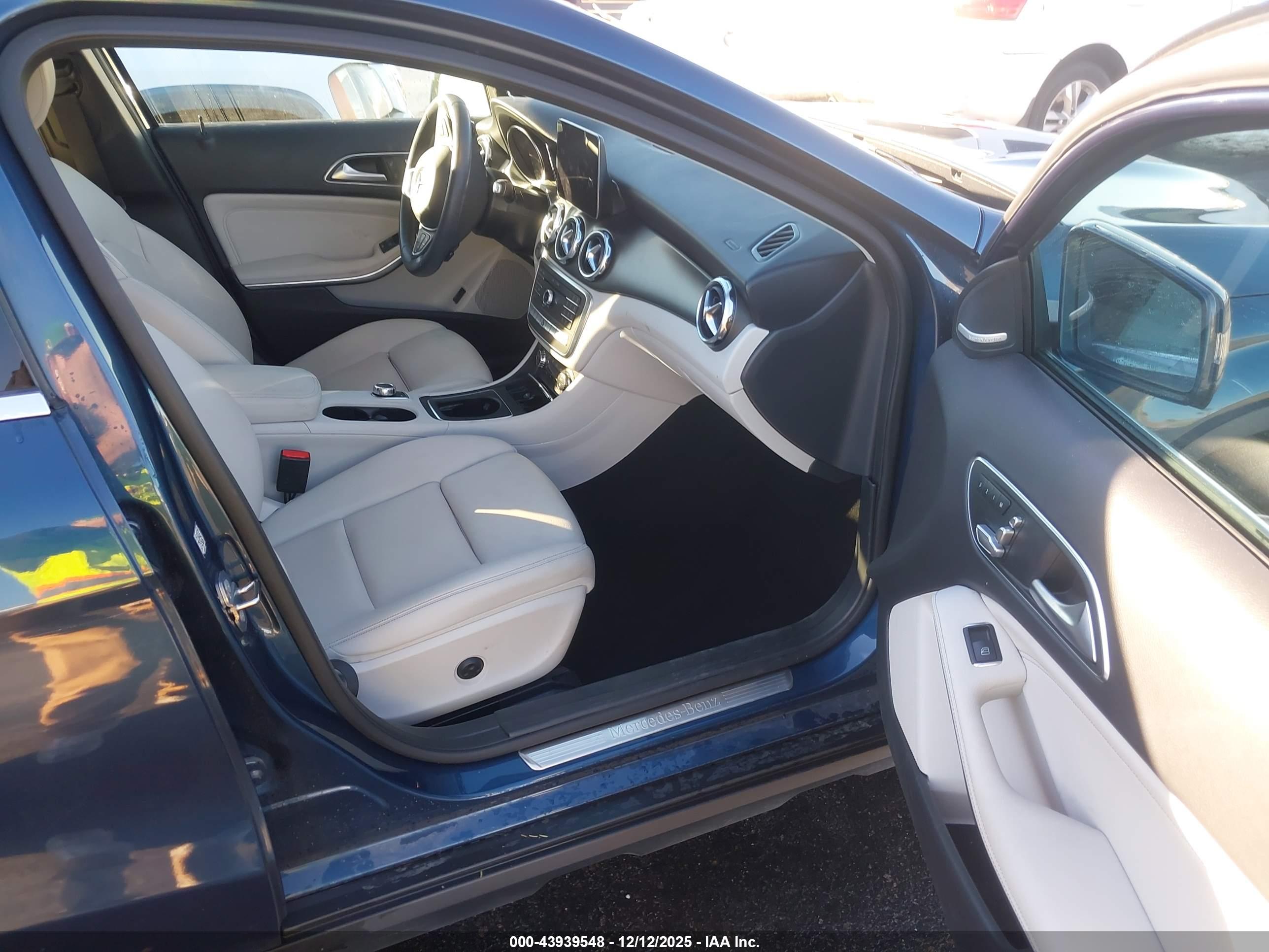 MERCEDES-BENZ GLA image 5
