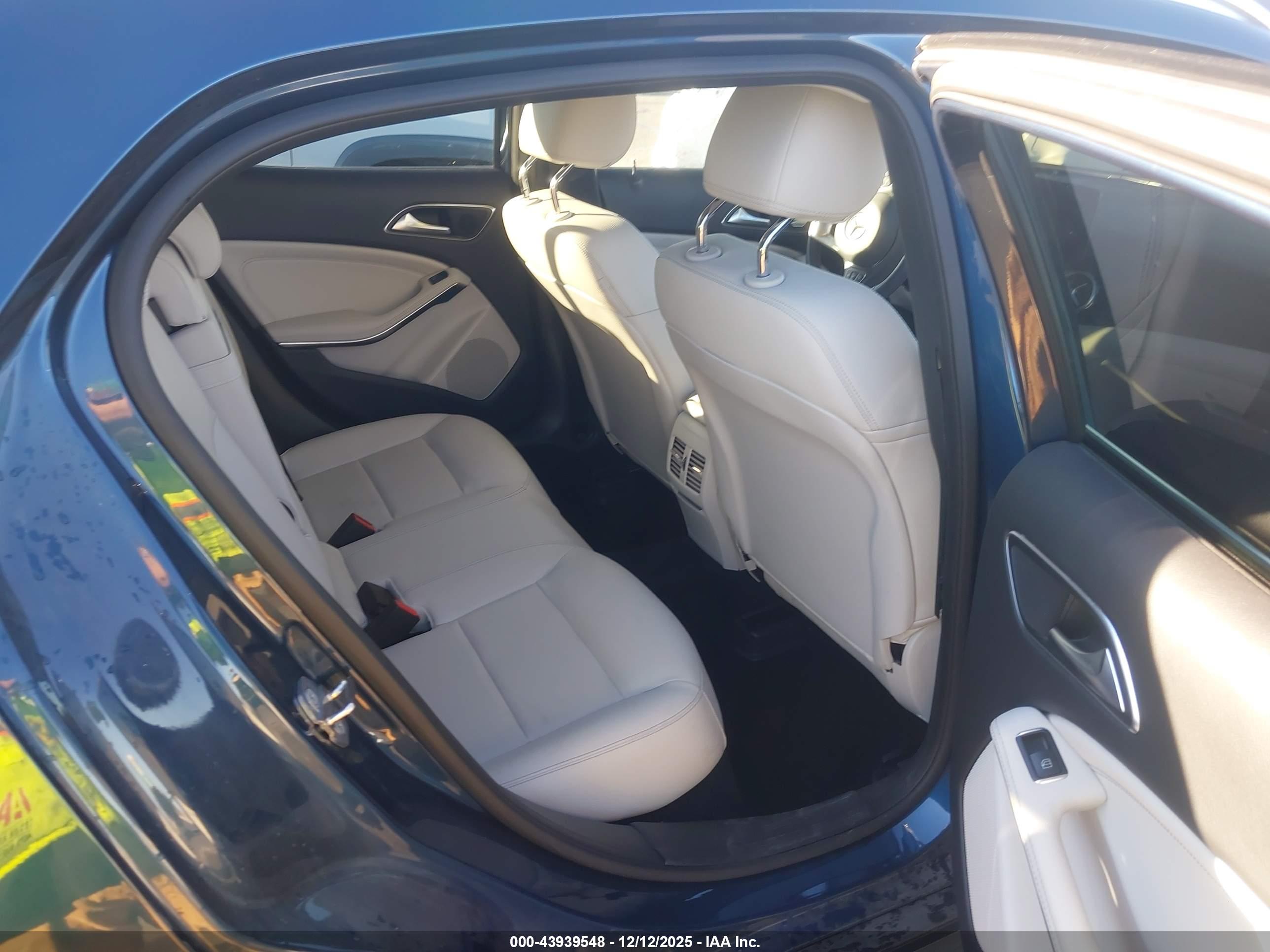 MERCEDES-BENZ GLA image 8