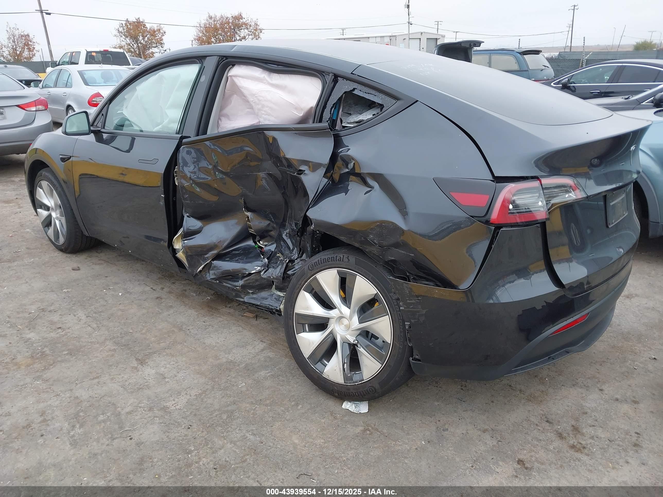 TESLA MODEL image 3
