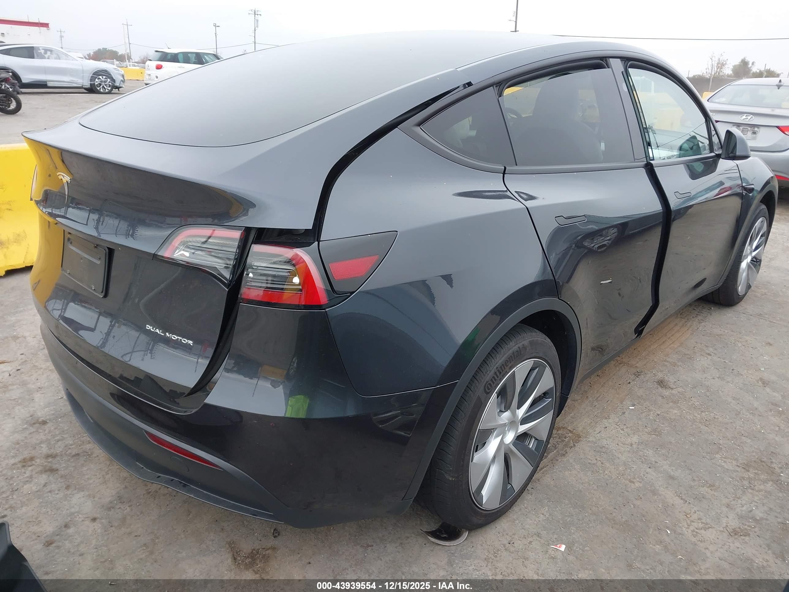 TESLA MODEL image 4