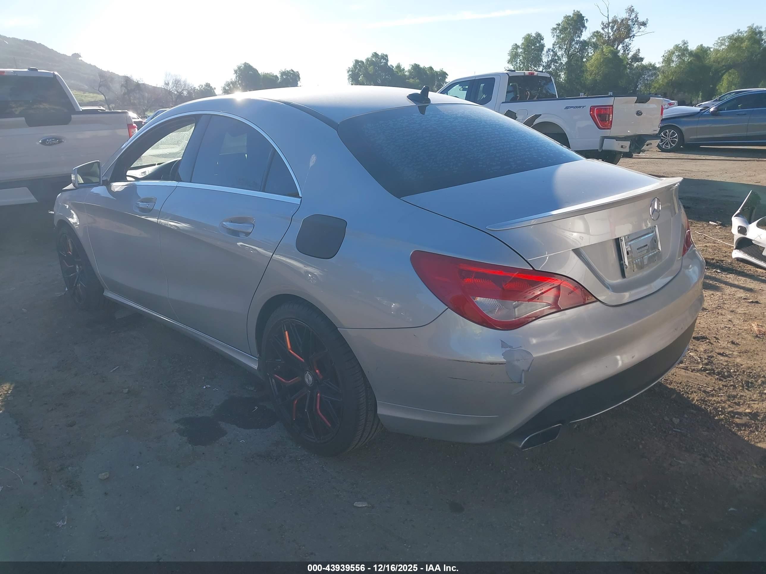 MERCEDES-BENZ CLA image 3