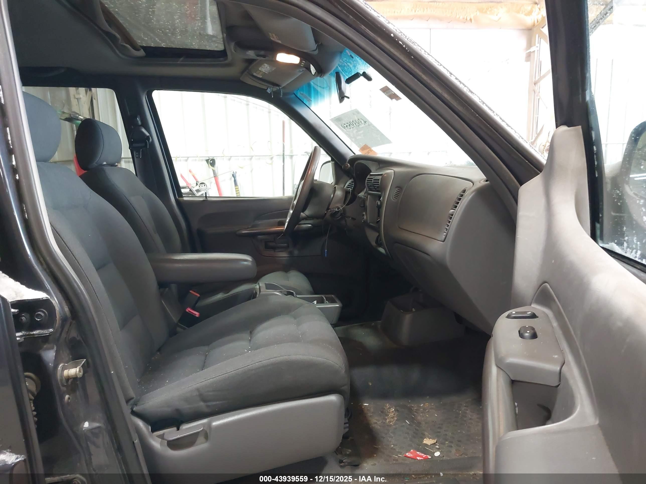 FORD EXPLORER image 5