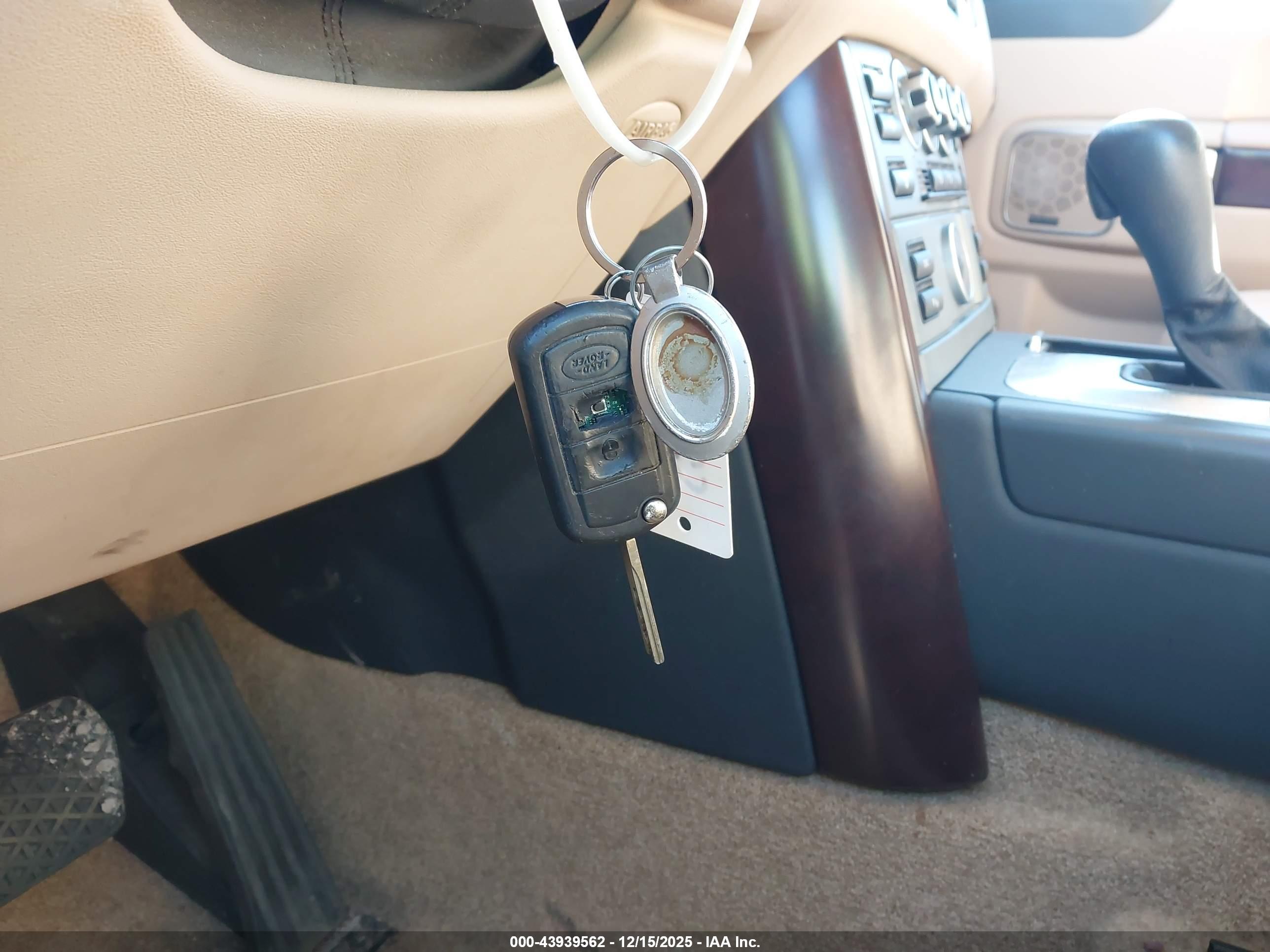 LAND ROVER image 11