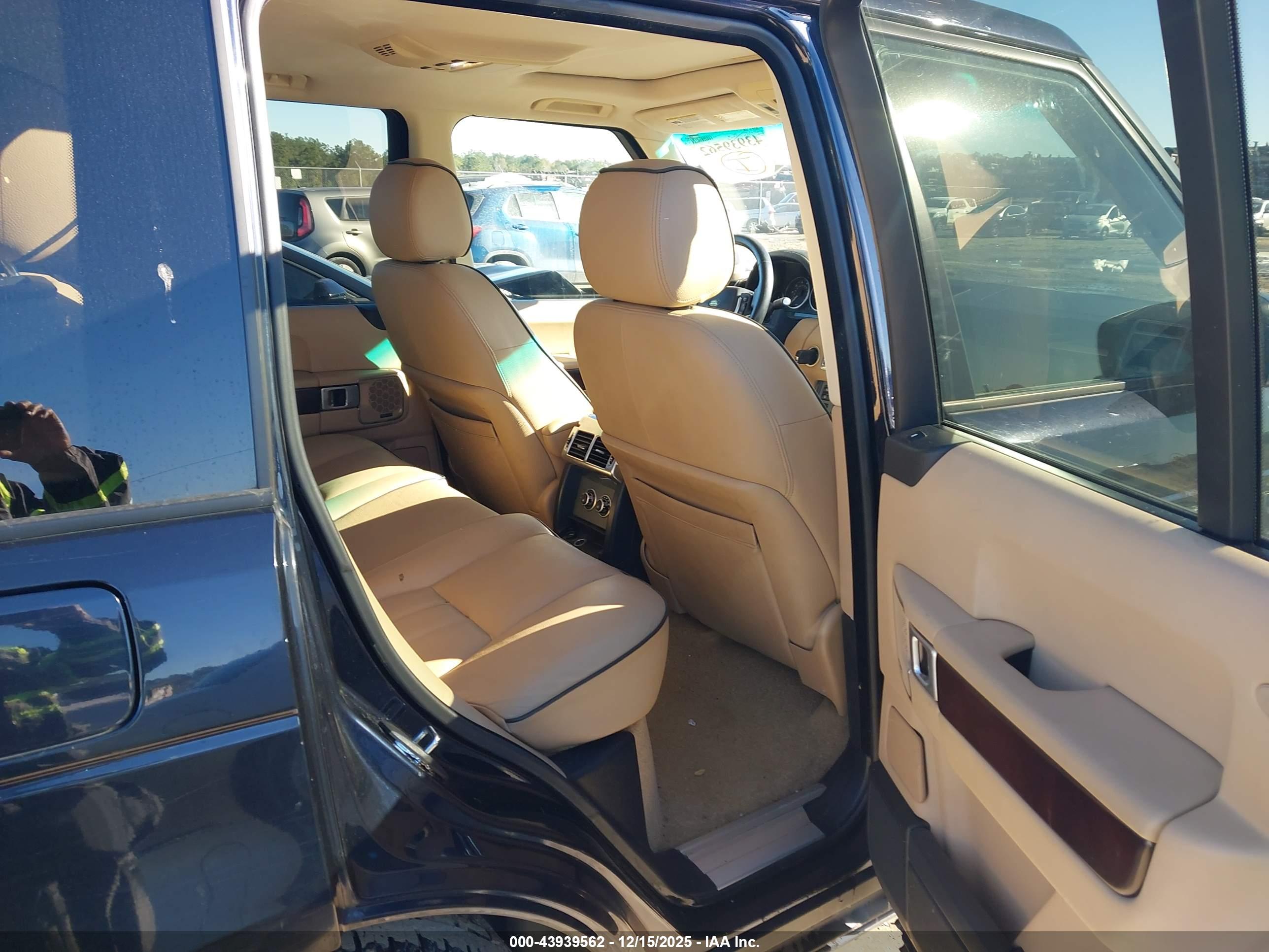 LAND ROVER image 8
