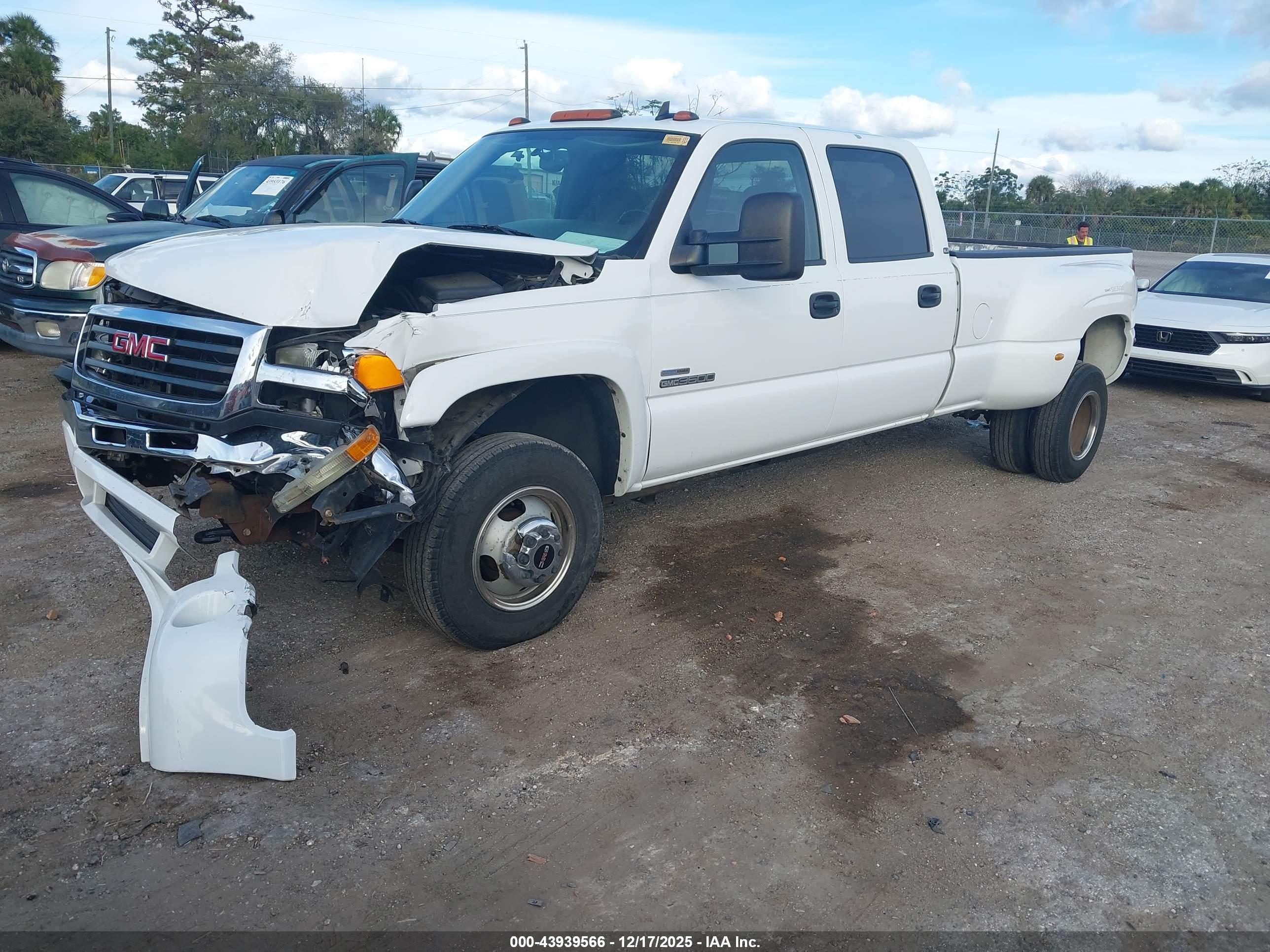 GMC SIERRA image 2