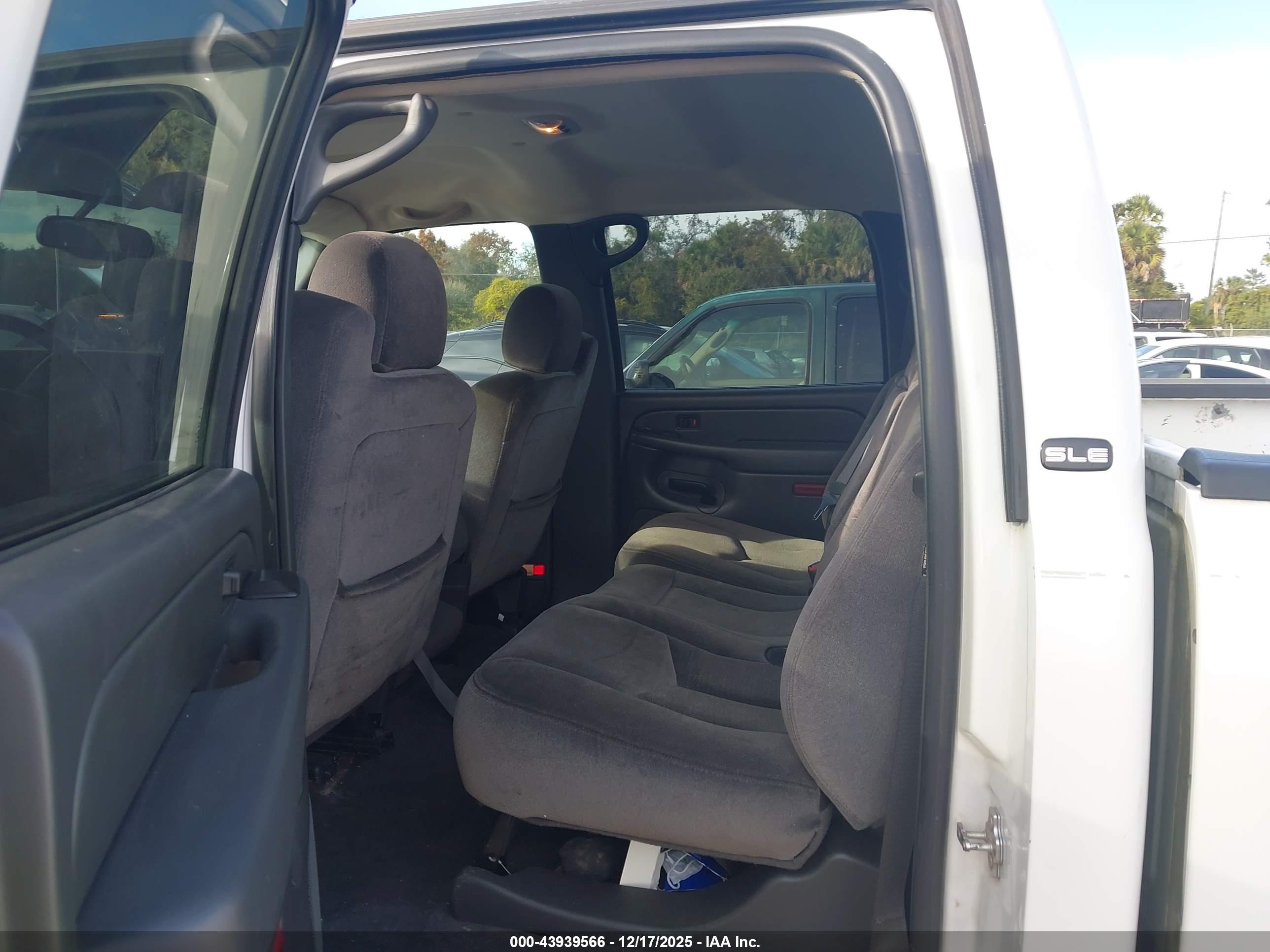 GMC SIERRA image 7