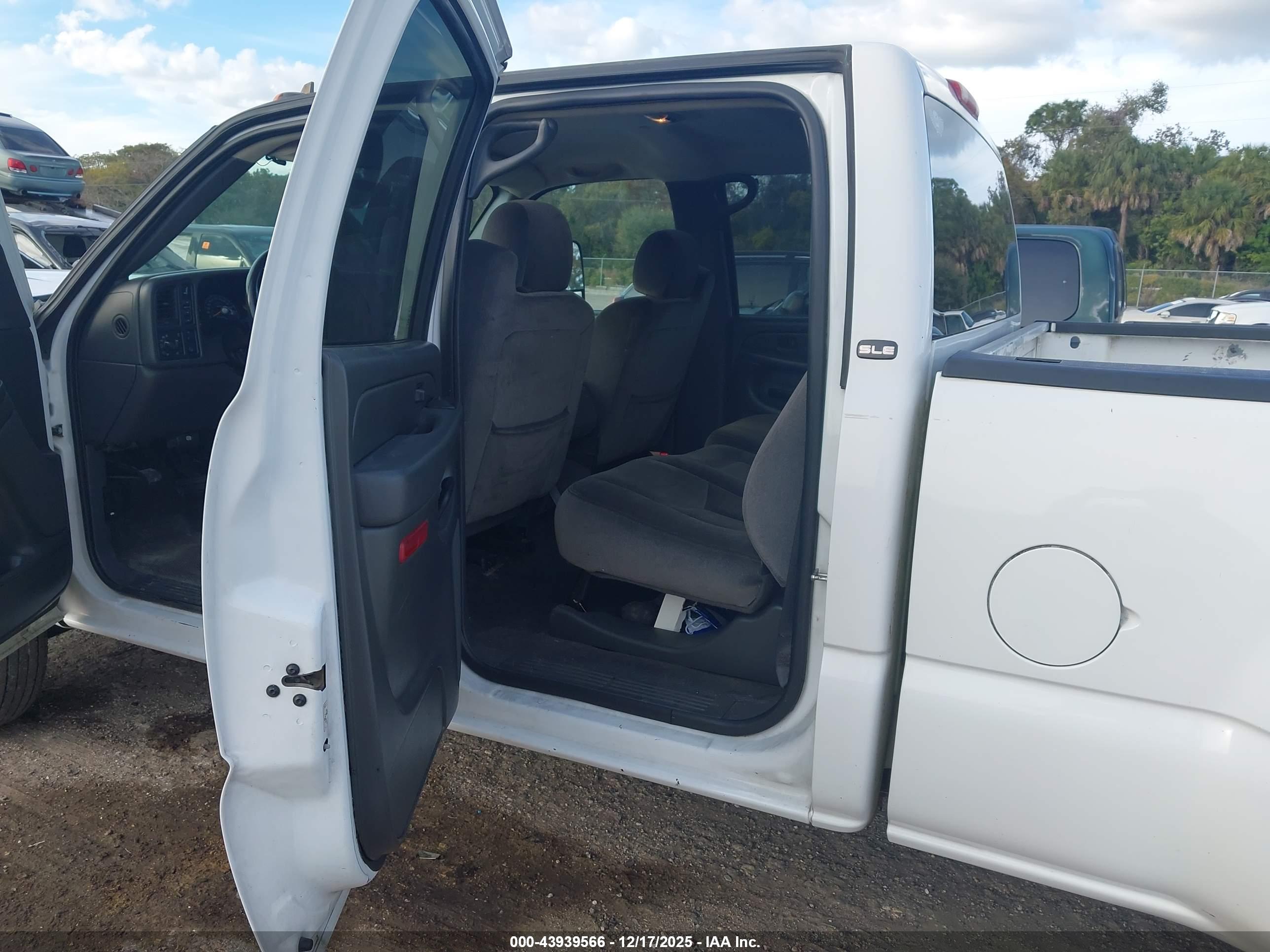 GMC SIERRA image 8