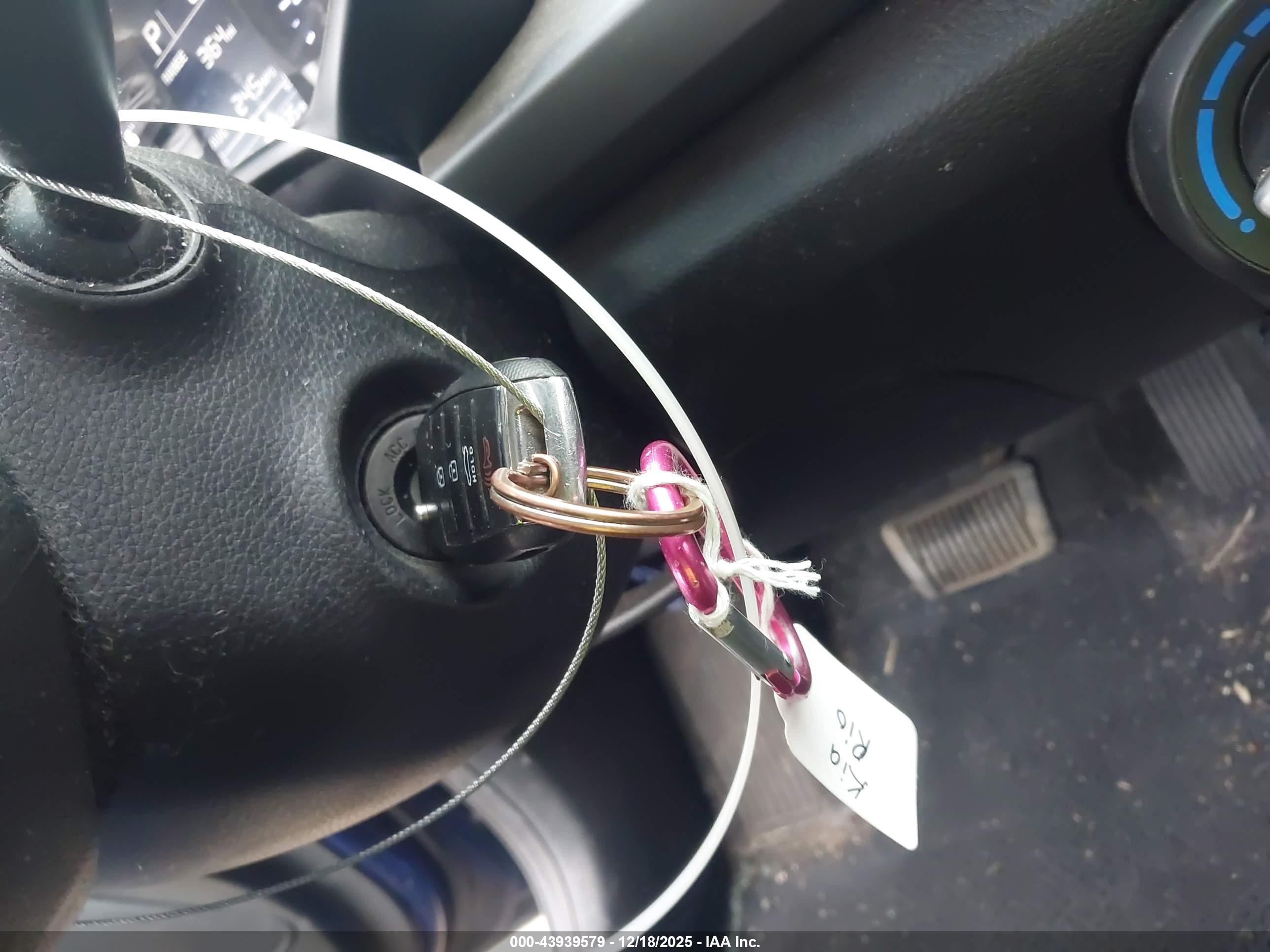 KIA RIO image 11