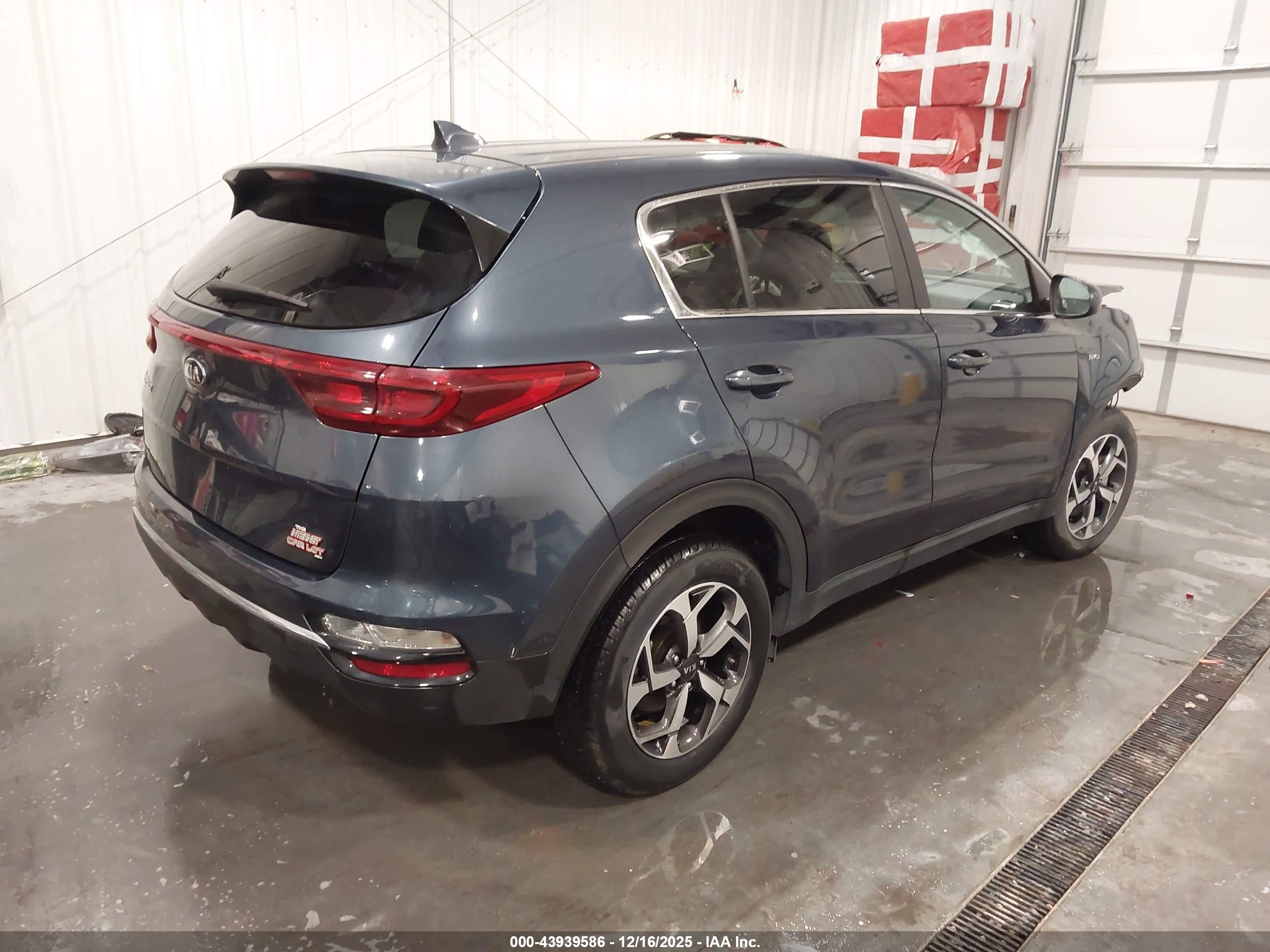 KIA SPORTAGE image 4