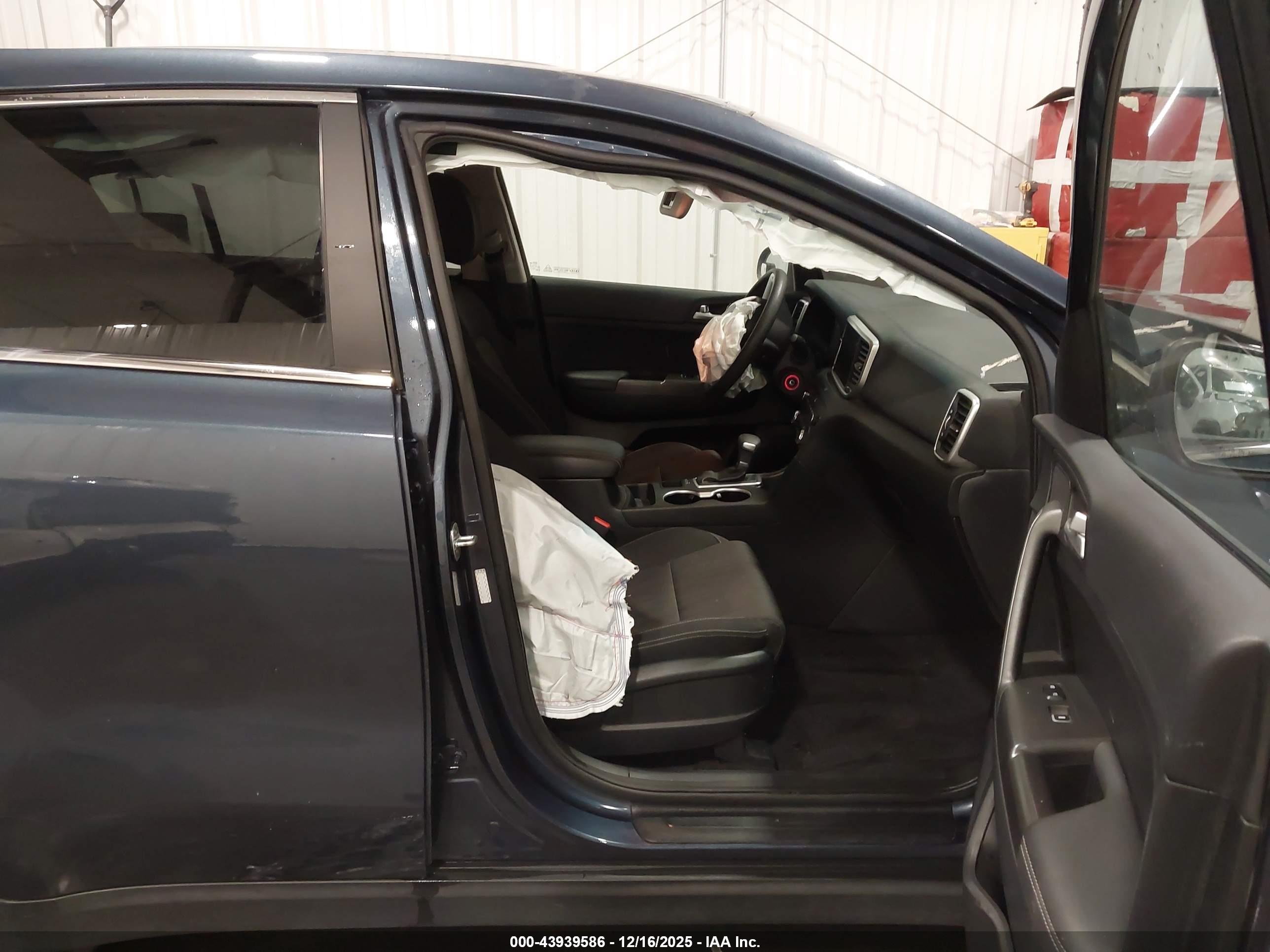 KIA SPORTAGE image 5