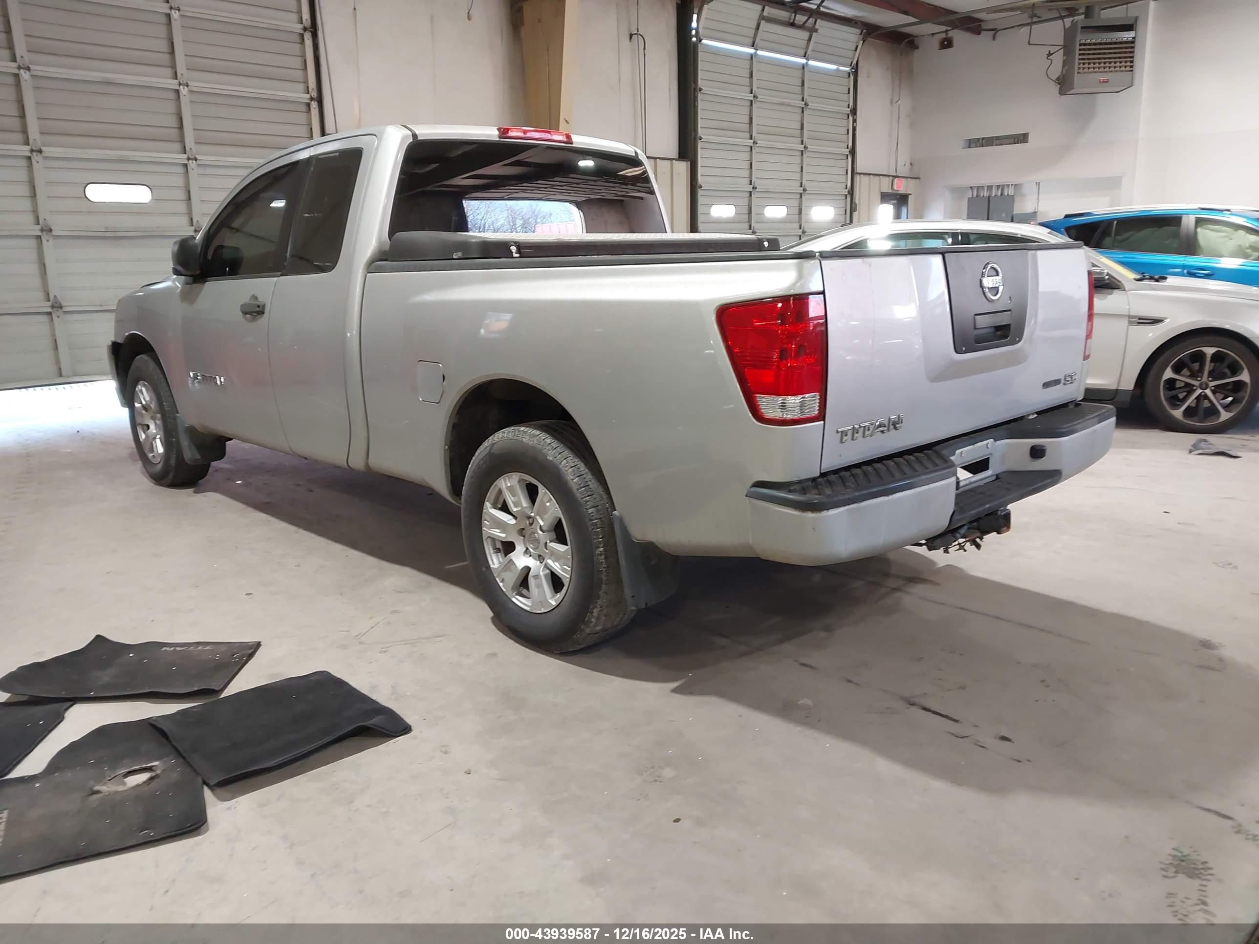 NISSAN TITAN image 3