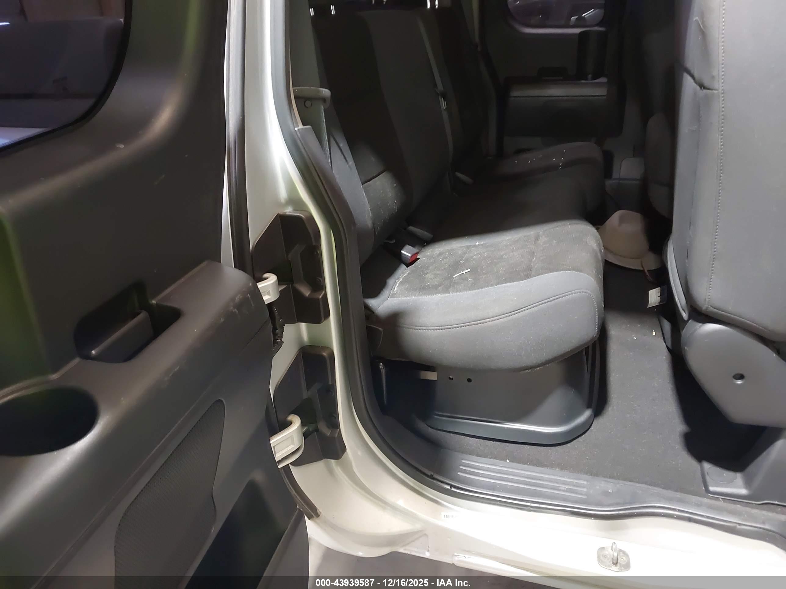 NISSAN TITAN image 8