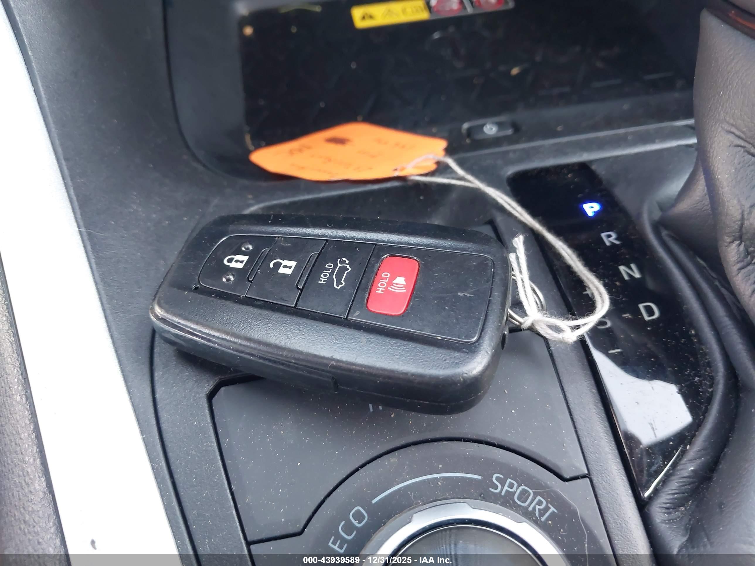 TOYOTA RAV4 image 11