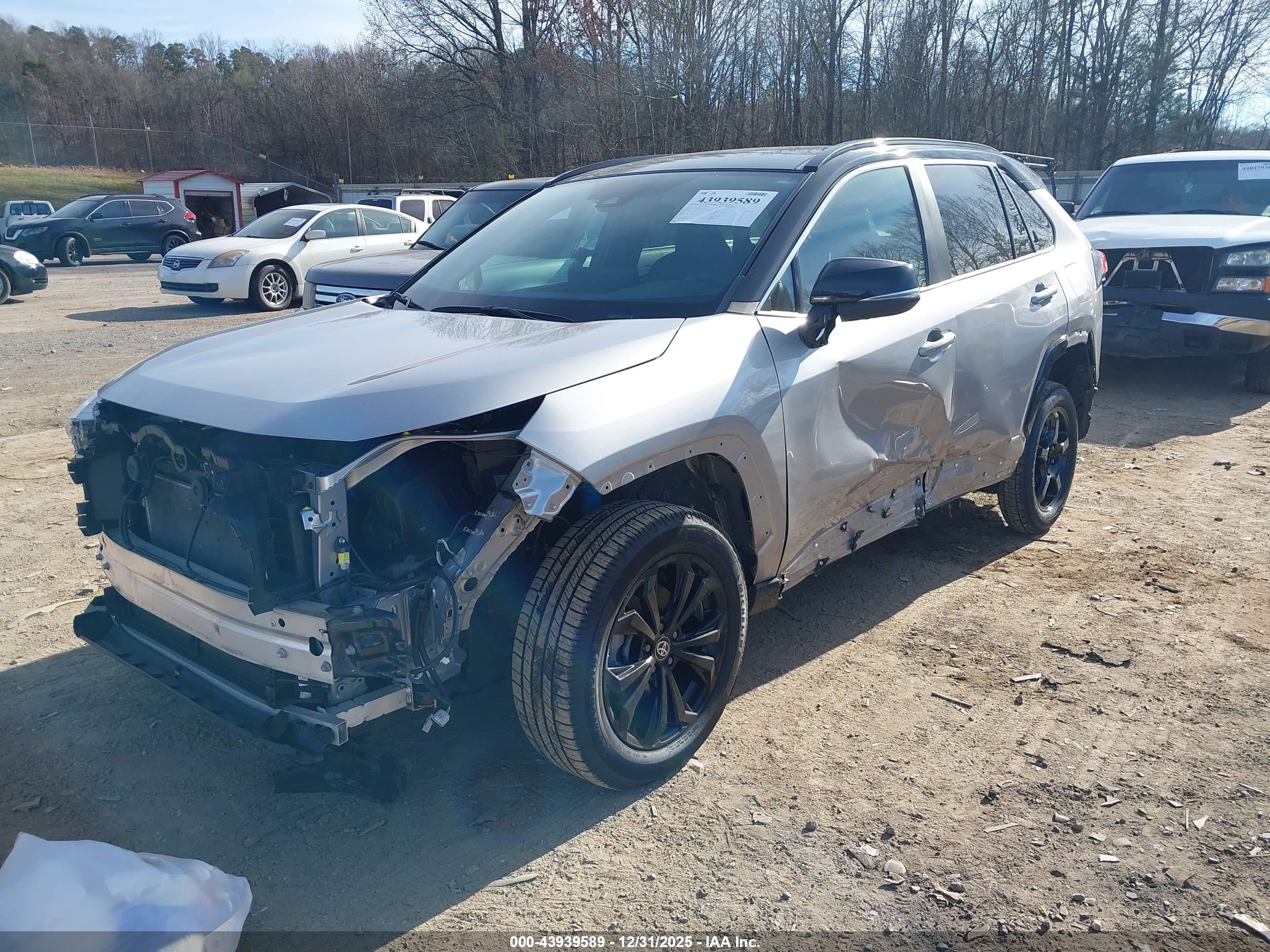 TOYOTA RAV4 image 2