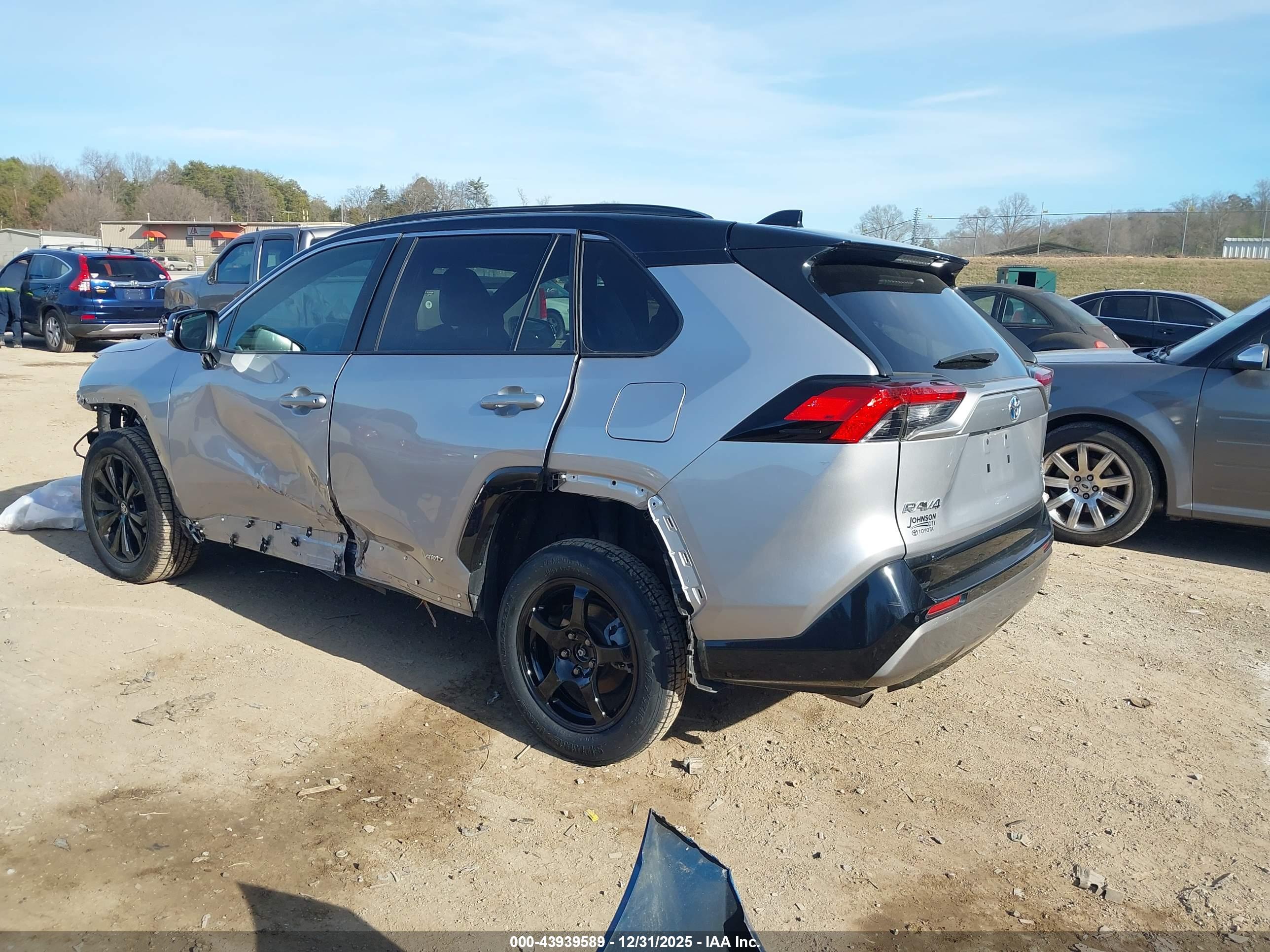 TOYOTA RAV4 image 3