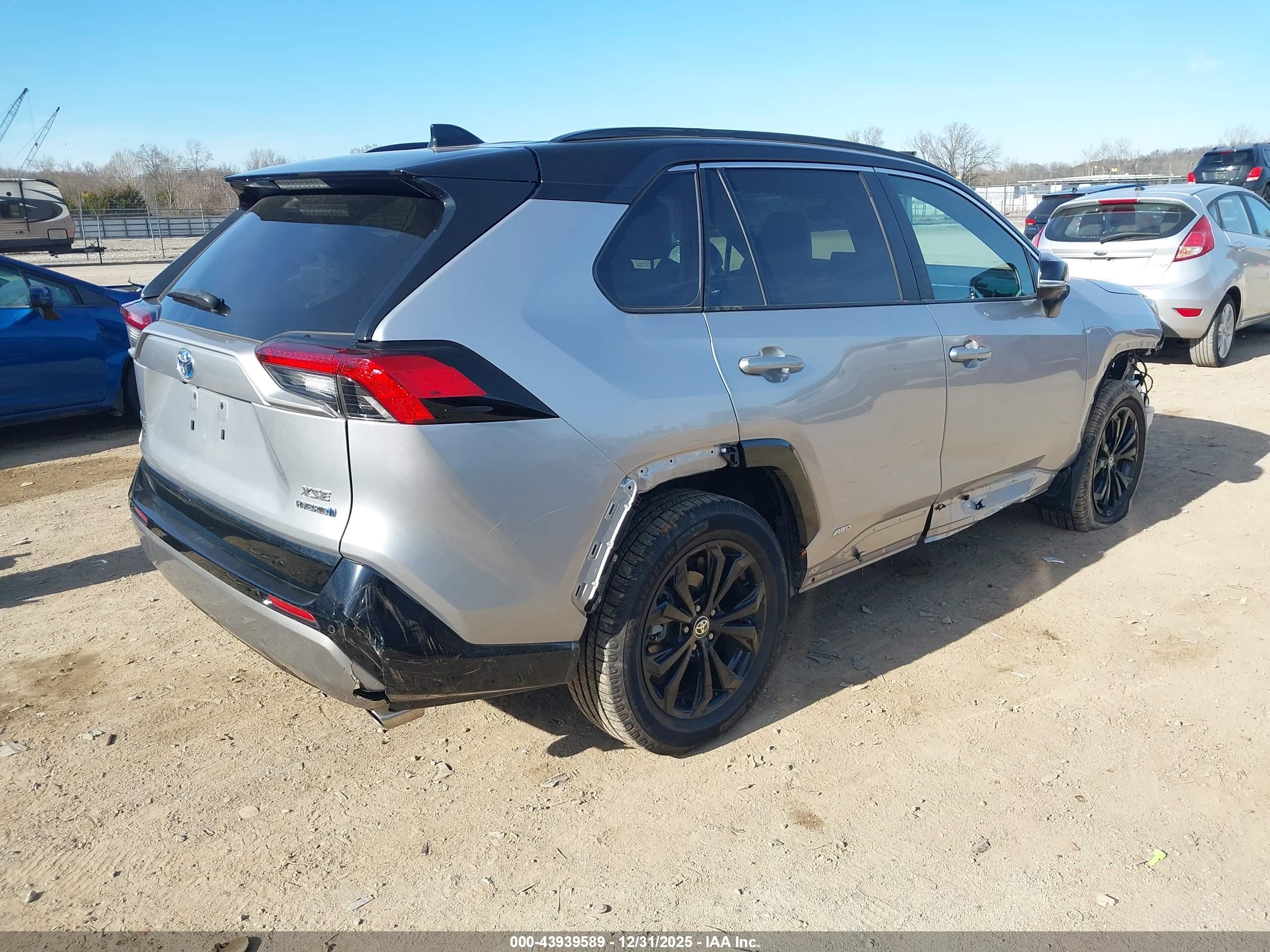 TOYOTA RAV4 image 4