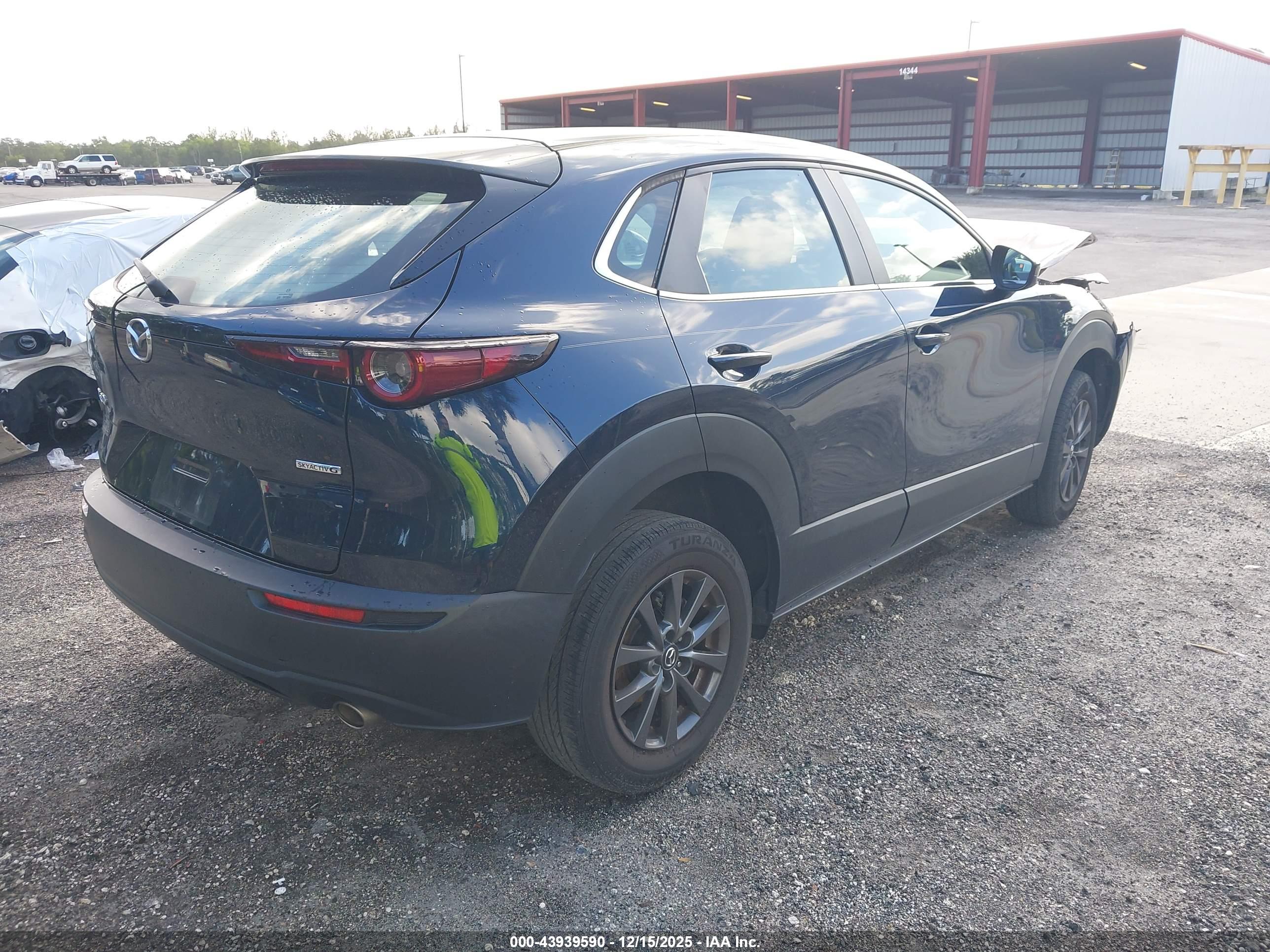 MAZDA CX-30 image 4