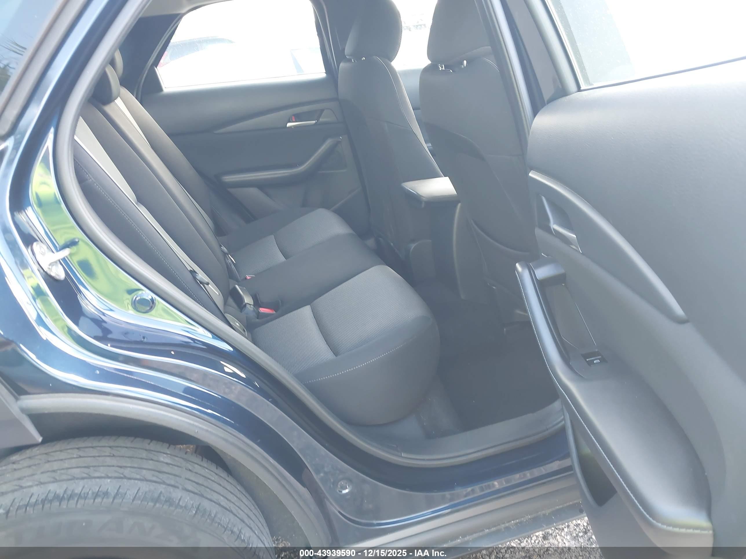 MAZDA CX-30 image 8
