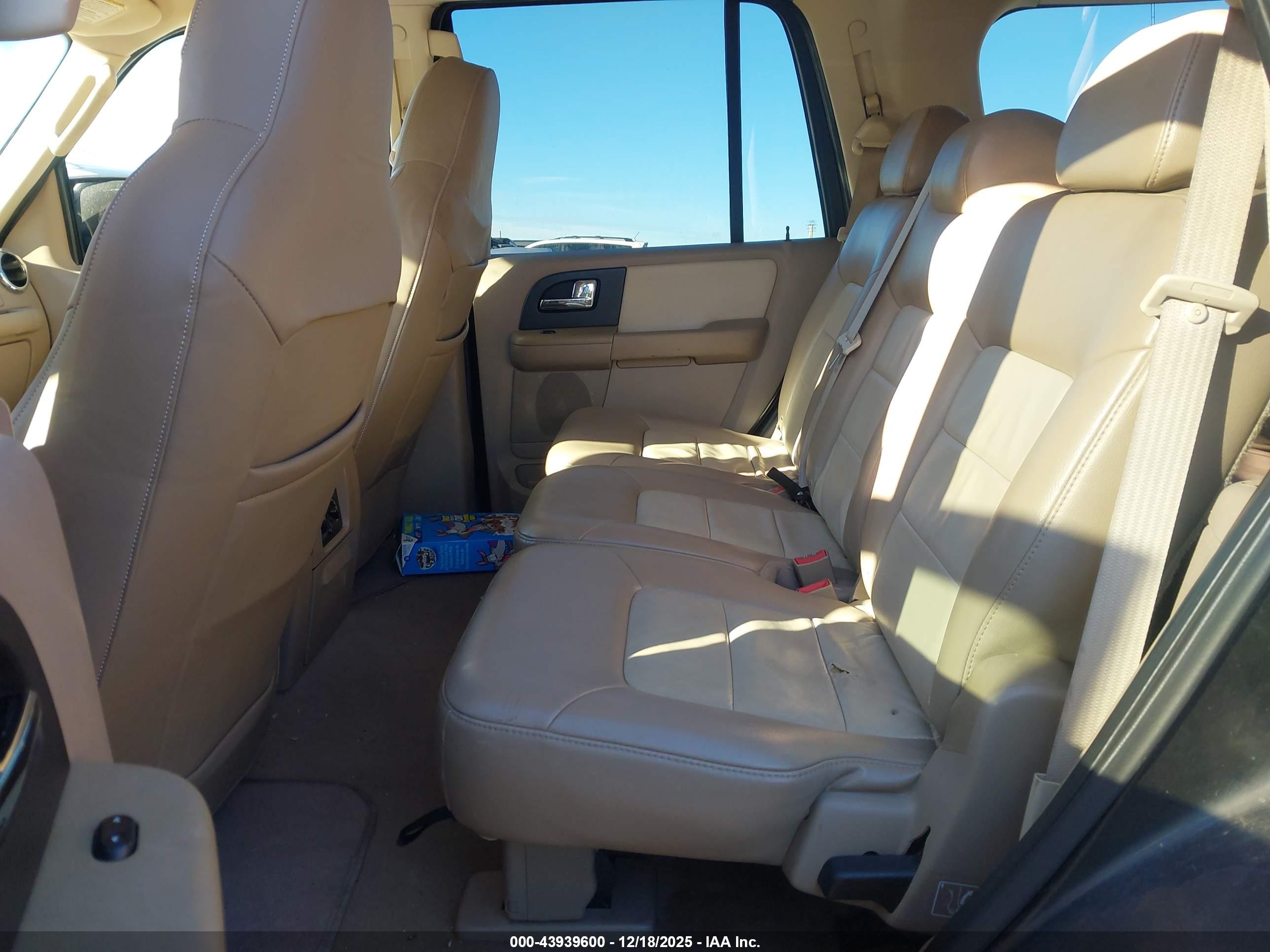 FORD EXPEDITION image 8