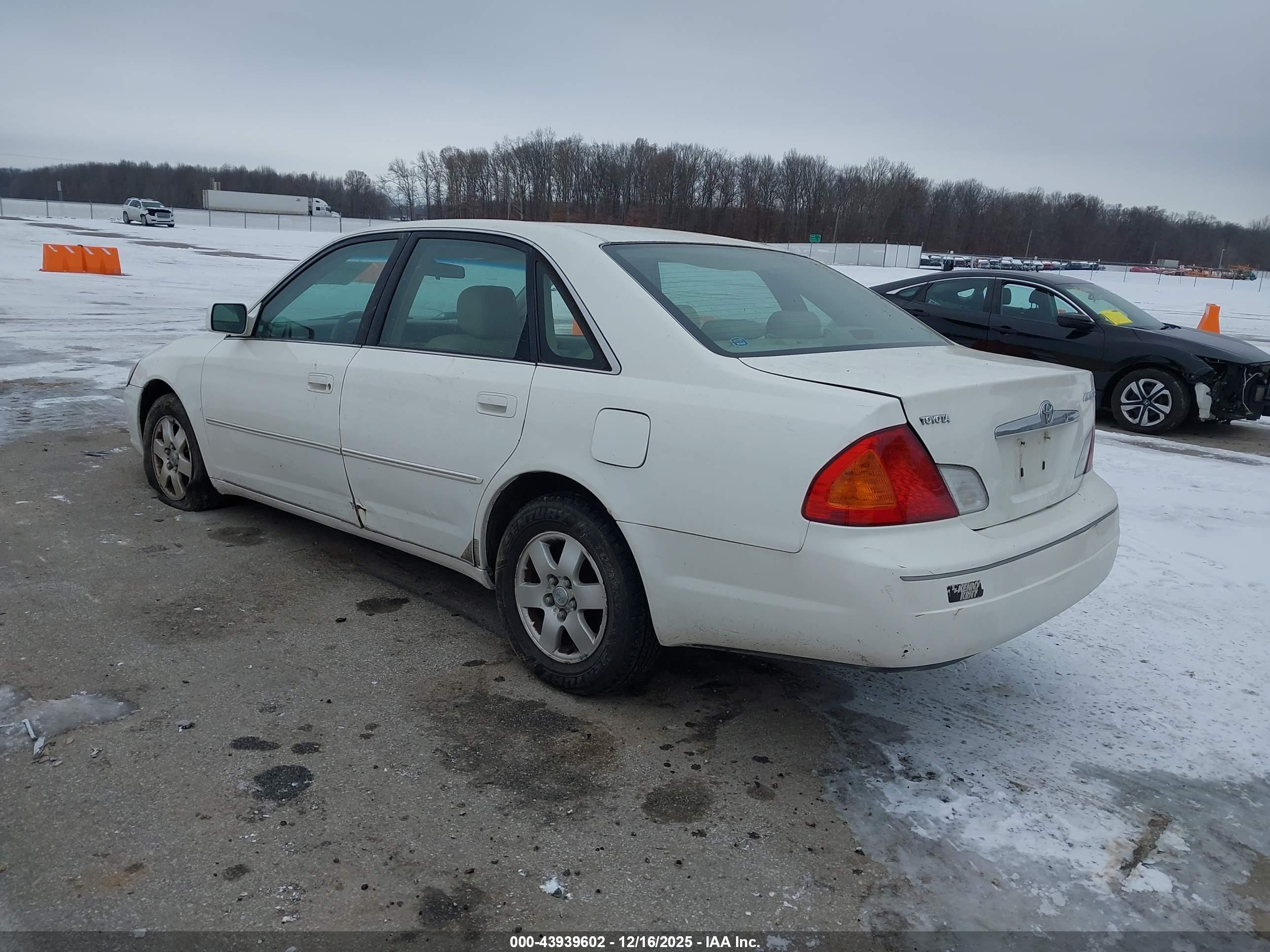 TOYOTA AVALON image 3