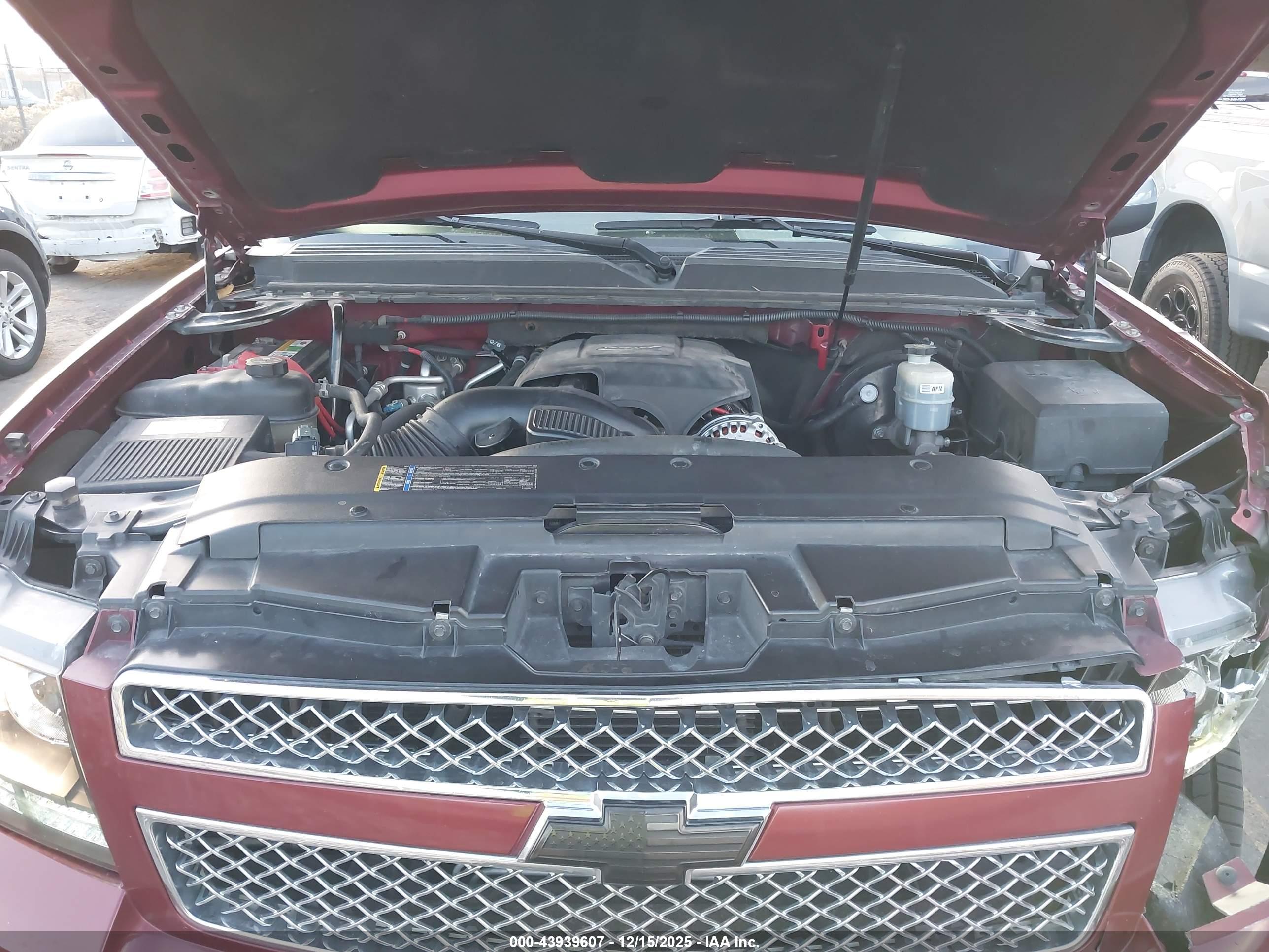 CHEVROLET SUBURBAN image 10