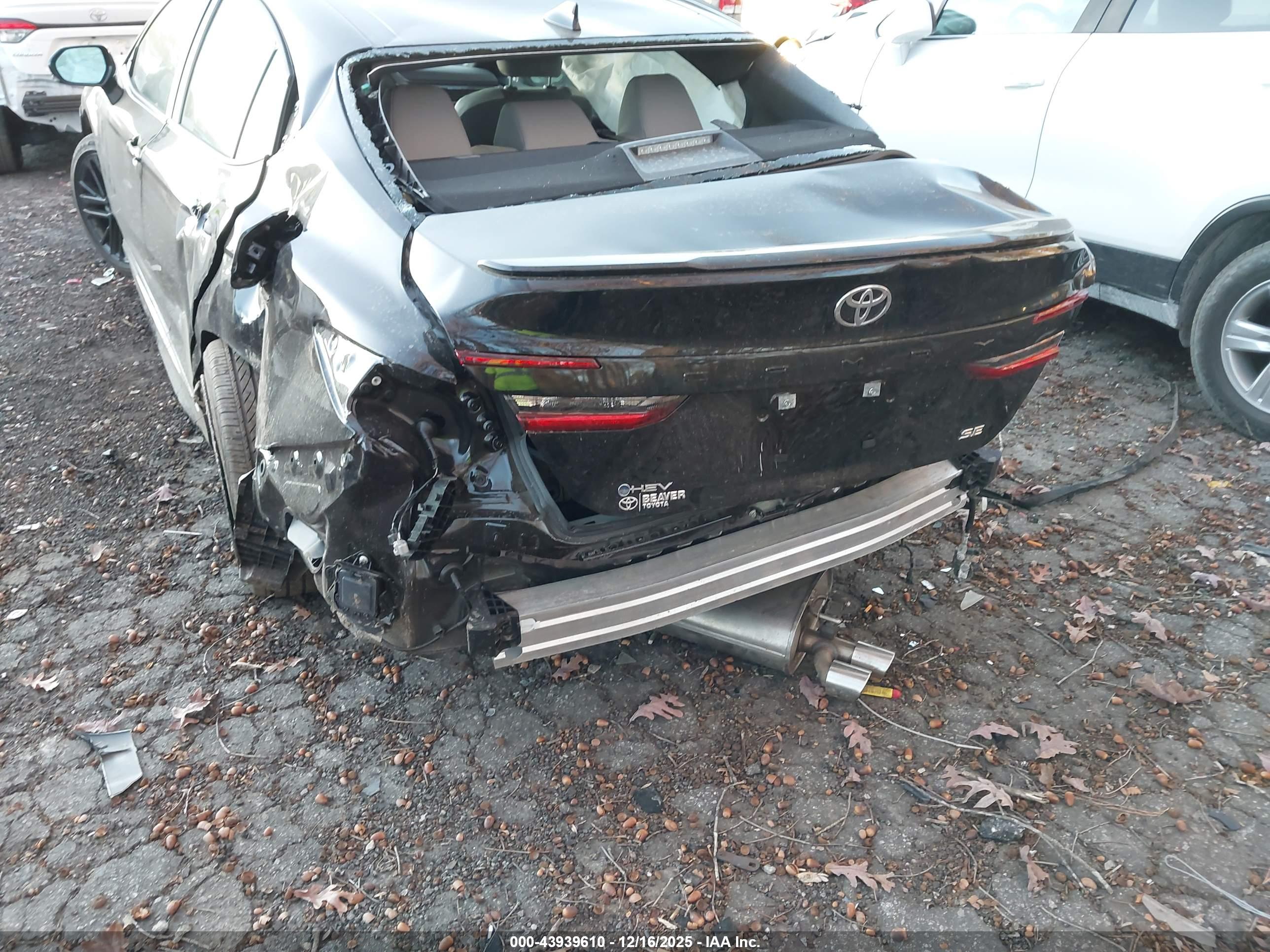 TOYOTA CAMRY image 6
